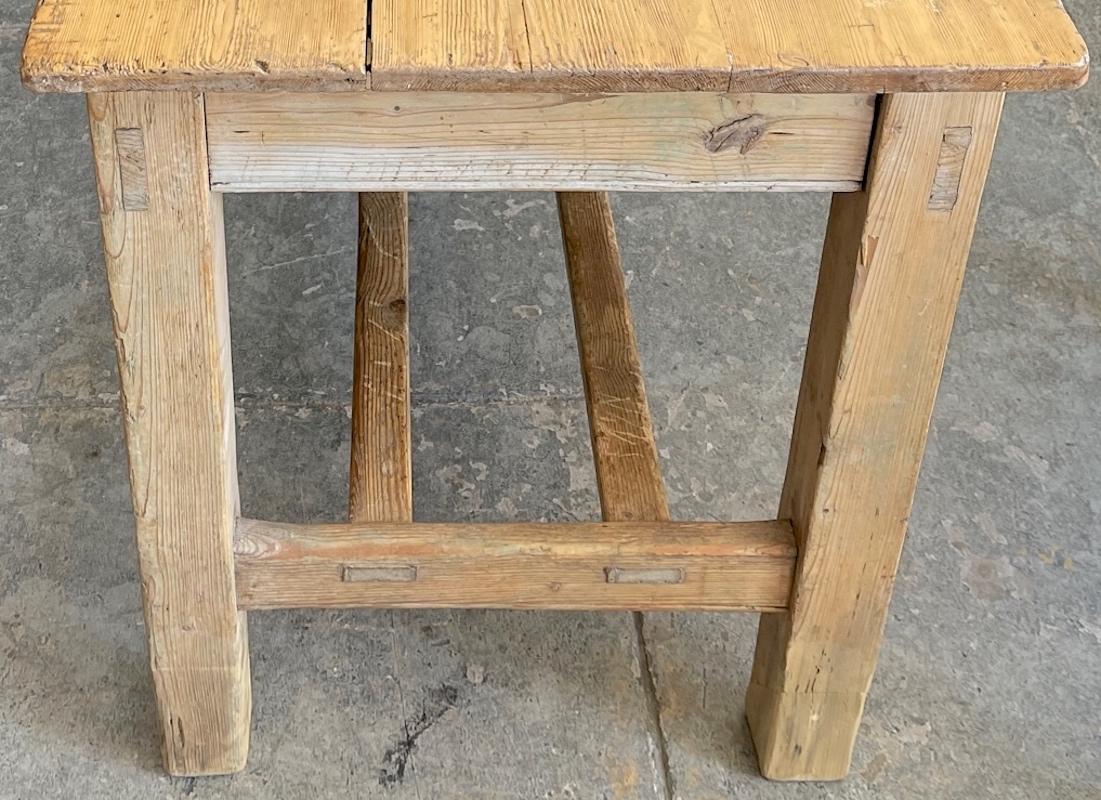 Irish 19th Century Pine Breakfast Table or Desk with One Center Drawer For Sale 11