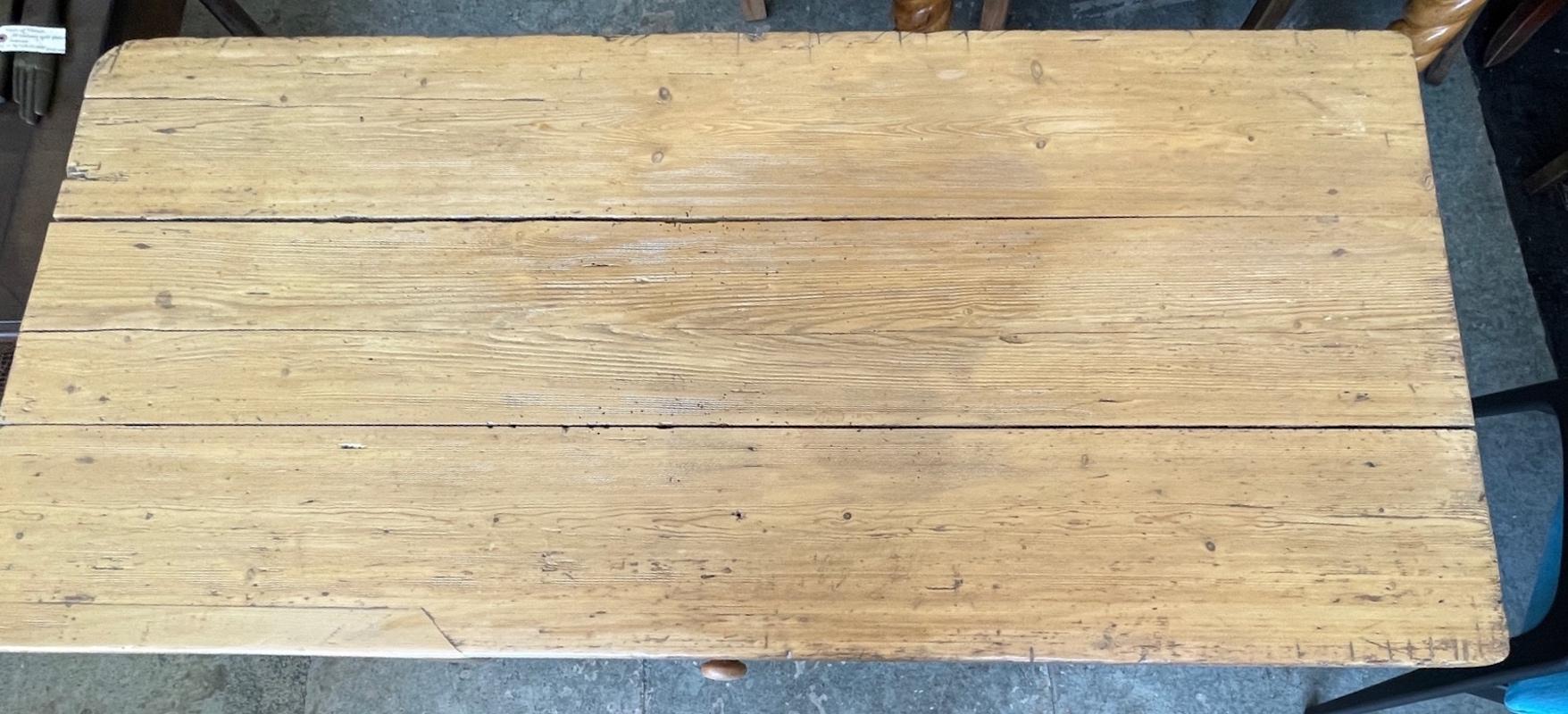 Irish 19th Century Pine Breakfast Table or Desk with One Center Drawer For Sale 4