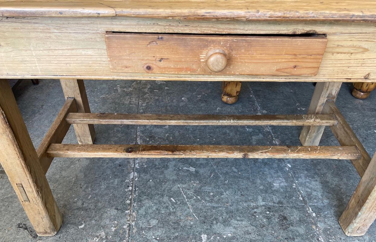 Irish 19th Century Pine Breakfast Table or Desk with One Center Drawer For Sale 5