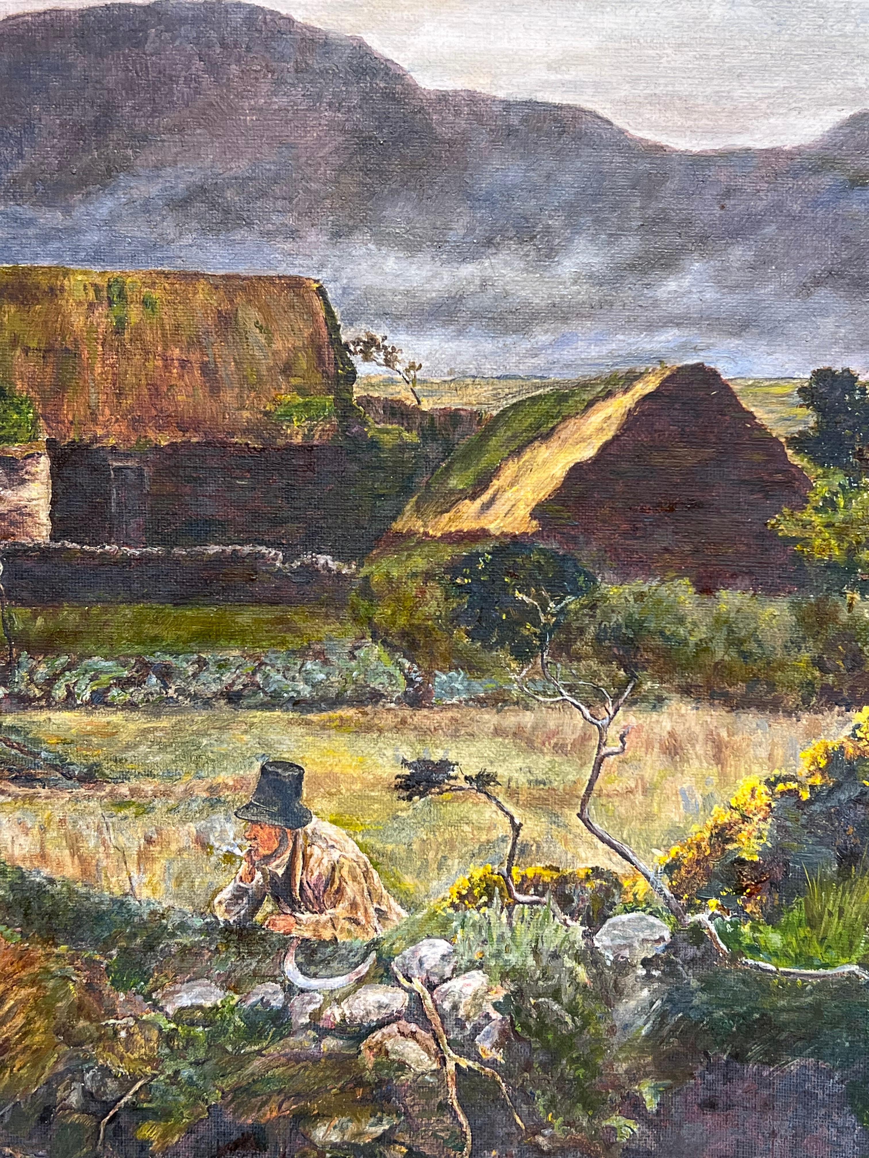 Ancienne peinture à l'huile irlandaise signée Bog Bothy Cottages & Figures Chatting Village - Marron Figurative Painting par Irish Antique