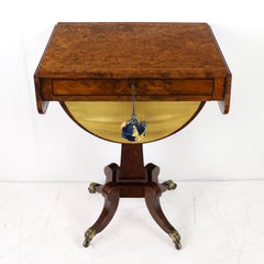 Mesa de trabajo o de costura irlandesa antigua de la Regencia, de tejo, siglo XIX