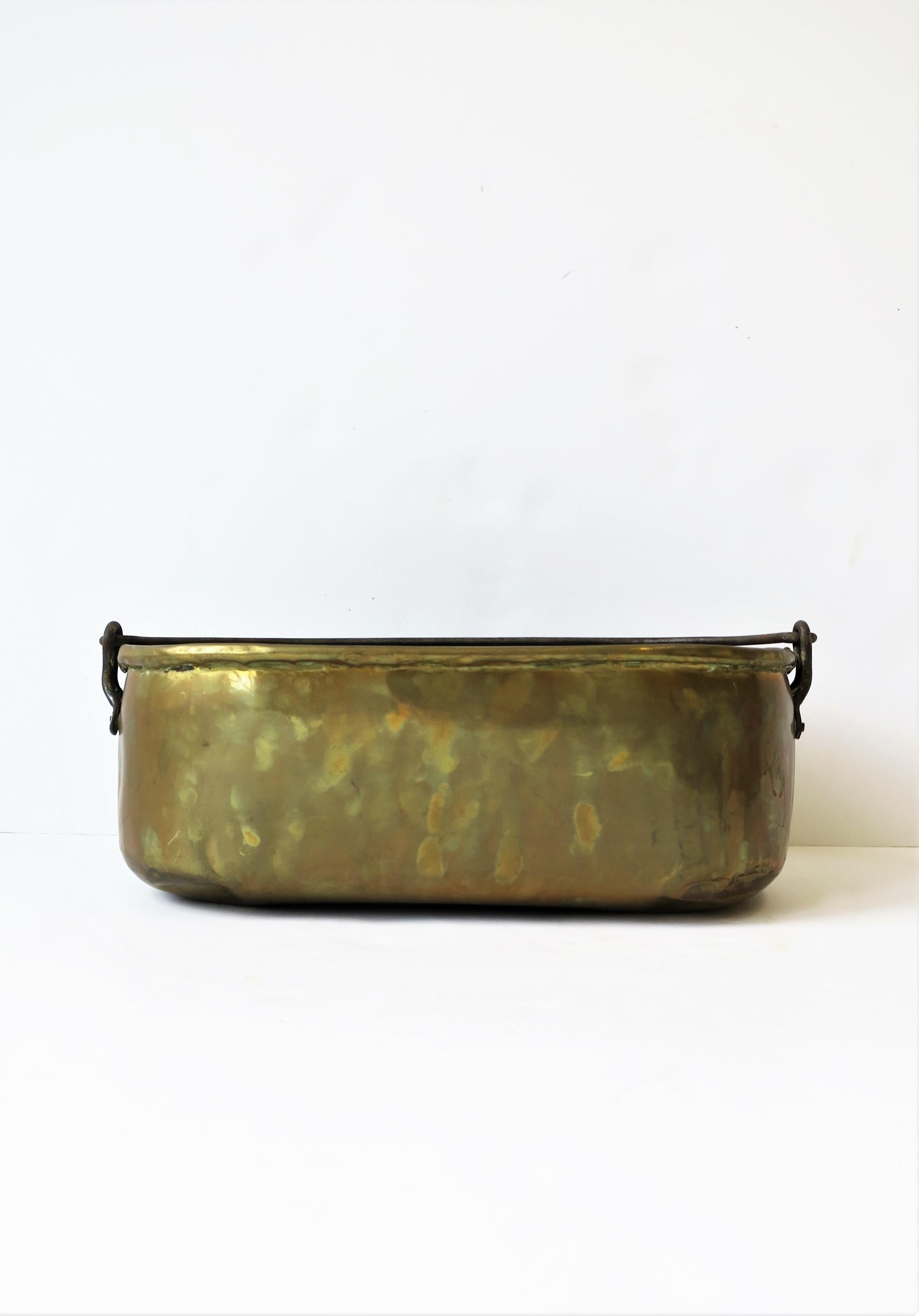 Irish Brass Bucket or Barware Ice Bucket In Good Condition In New York, NY