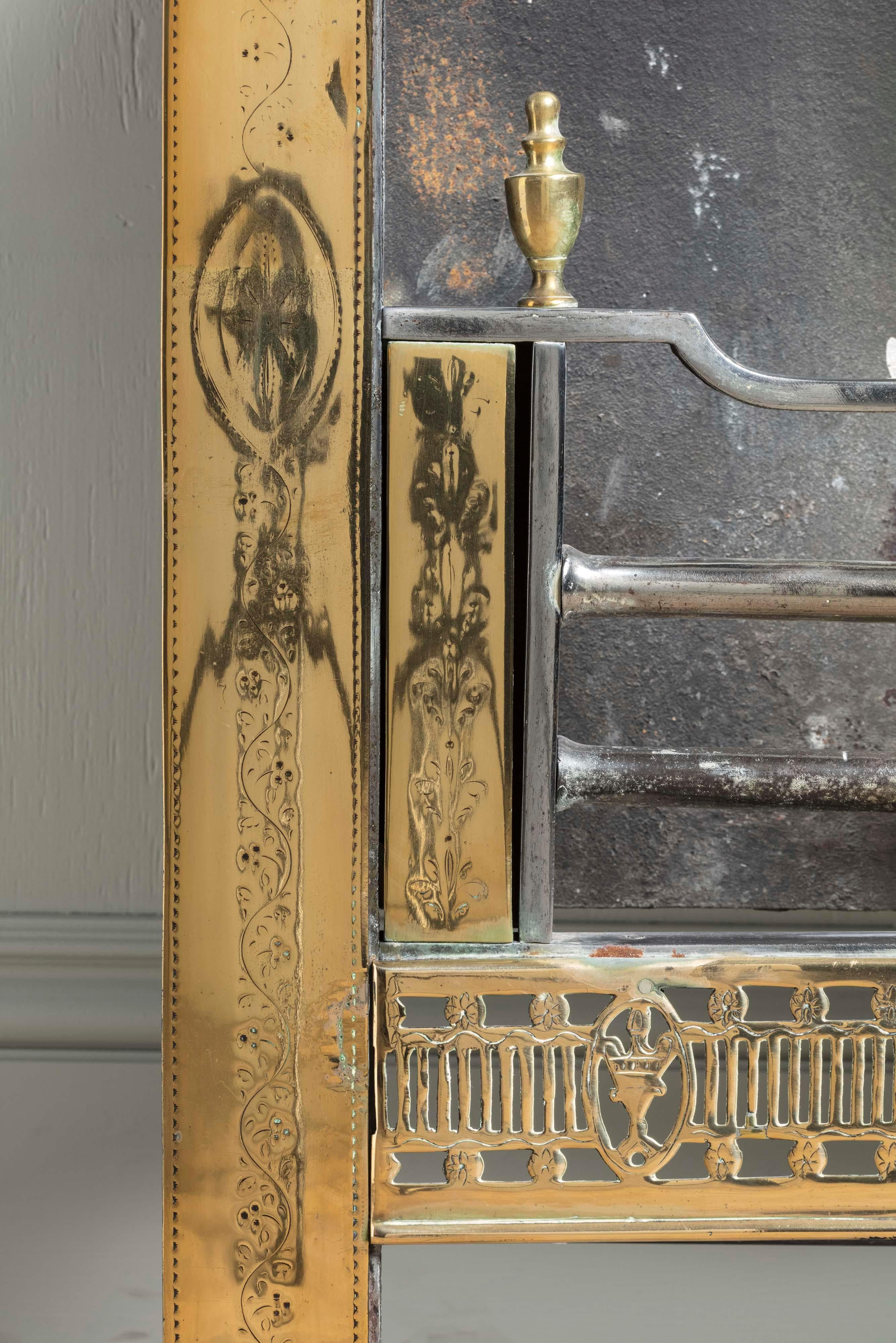 Griglia di registro irlandese in ottone, XVIII secolo In condizioni buone in vendita a London, GB