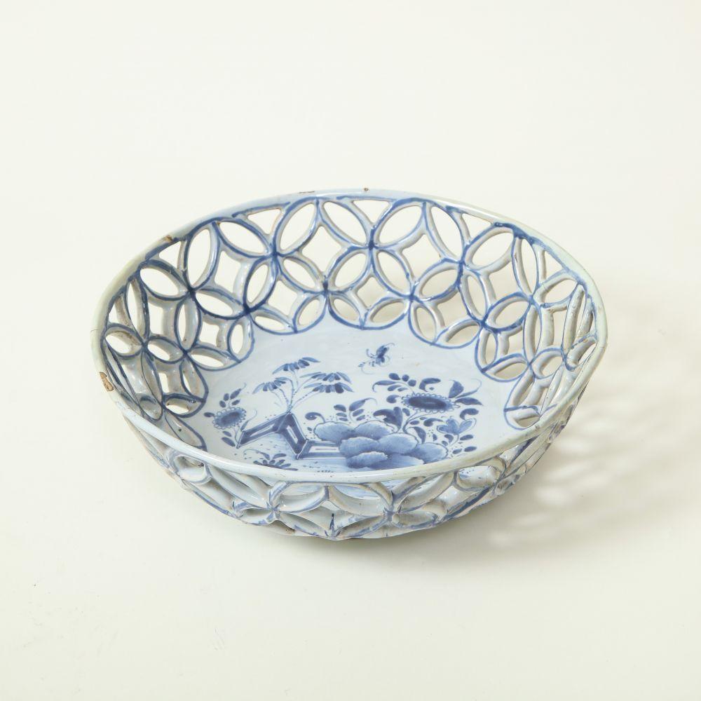 Irish Delft Porcelain Basket In Good Condition For Sale In New York, NY