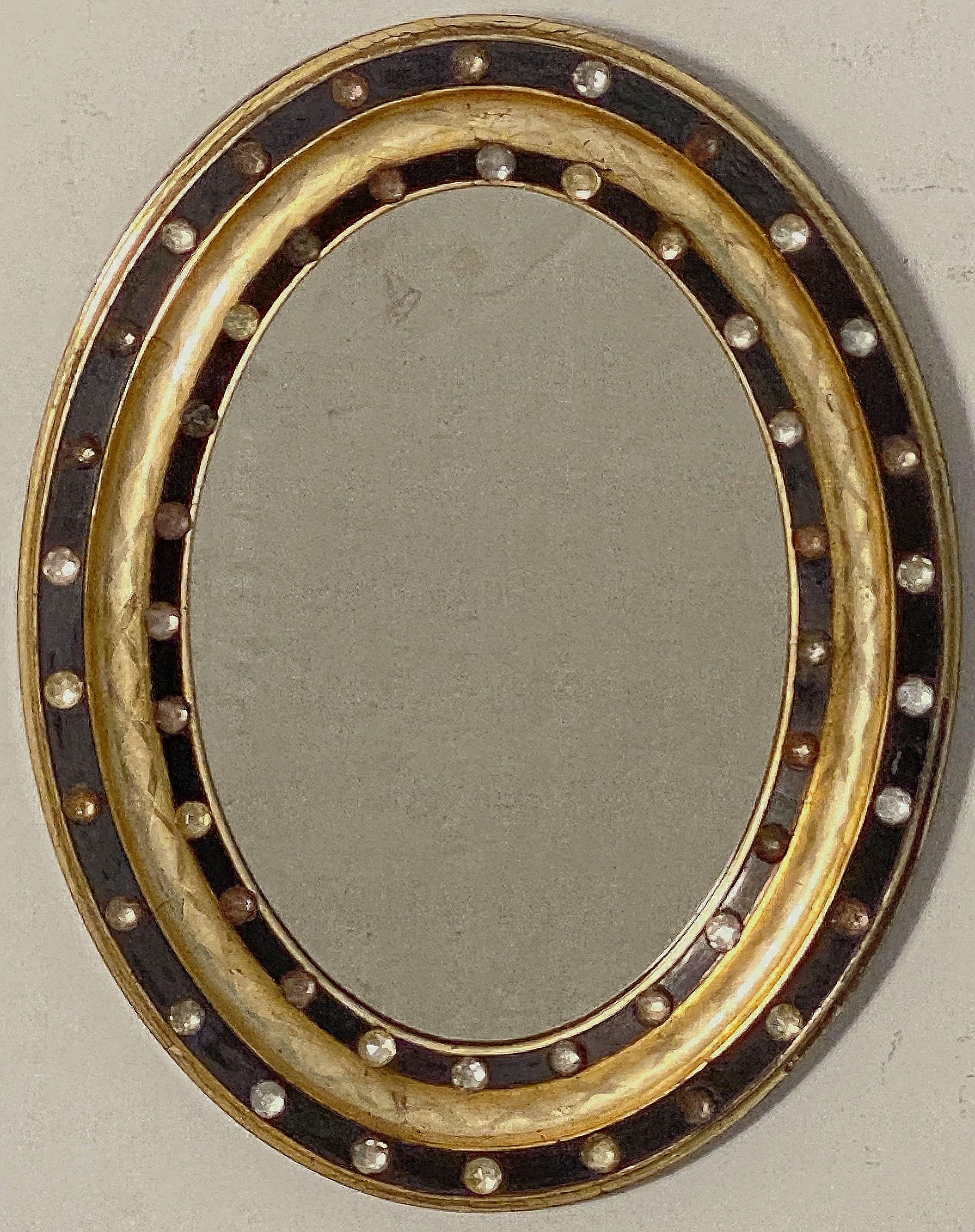 Cristallo Specchio da parete ovale irlandese in ebano e dorato con borchie di vetro (H. 18 1/2 x L. 14 1/2) in vendita
