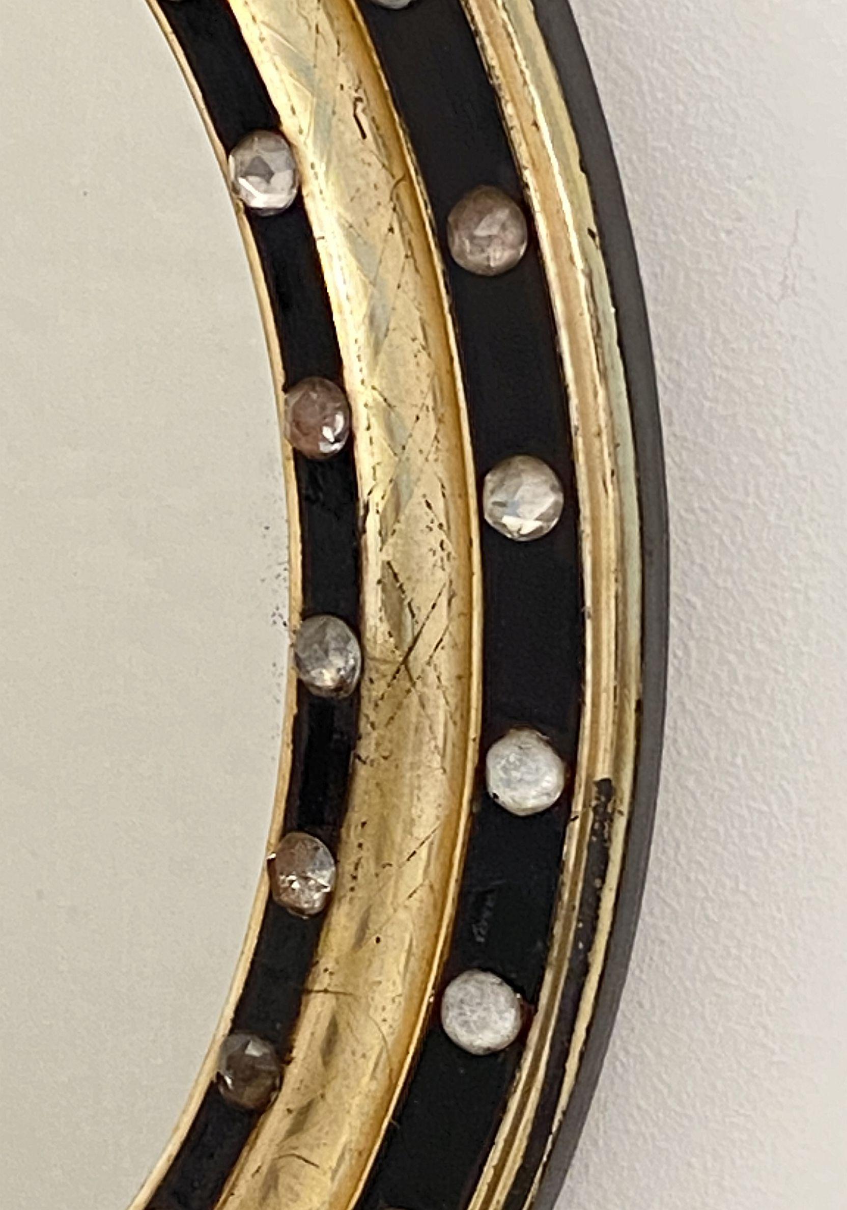 Specchio da parete ovale irlandese in ebano e dorato con borchie di vetro (H. 18 1/2 x L. 14 1/2) in vendita 1