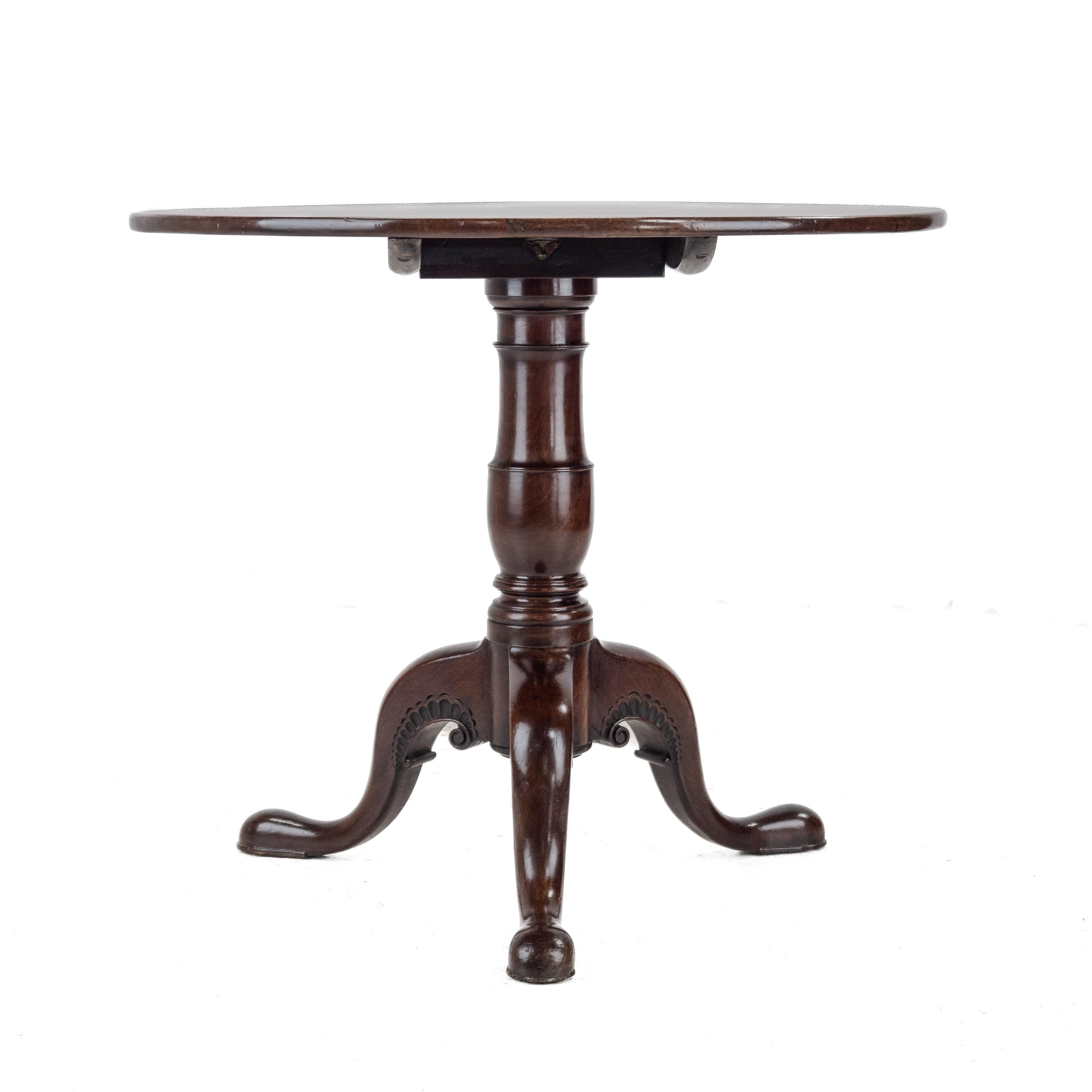 Irish George II Carved Mahogany Tripod Tilt-top Supper Table circa 1750 Georgian 1