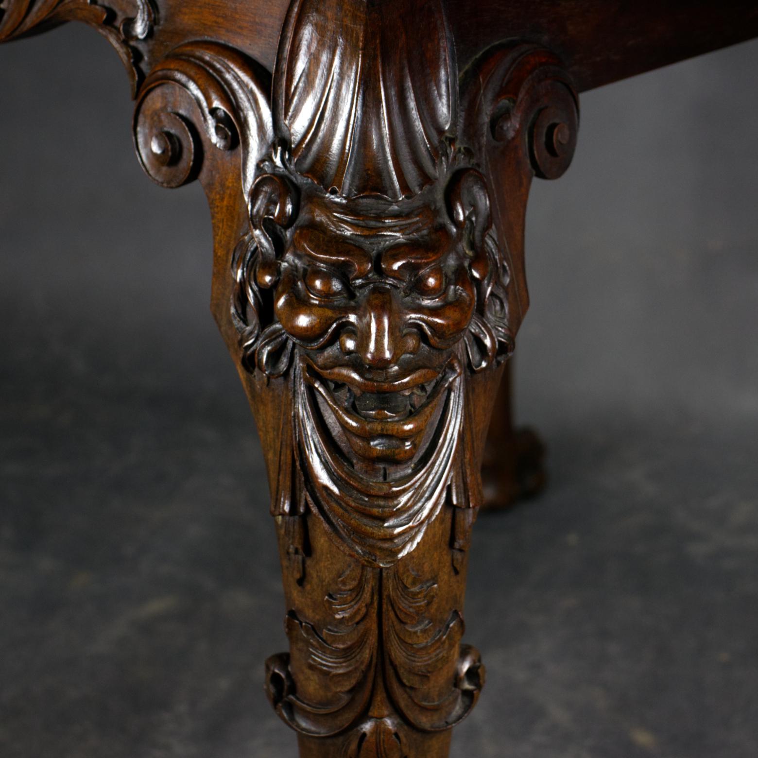Irish George II Carved Walnut Drop-Leaf Table, 19th century For Sale 7