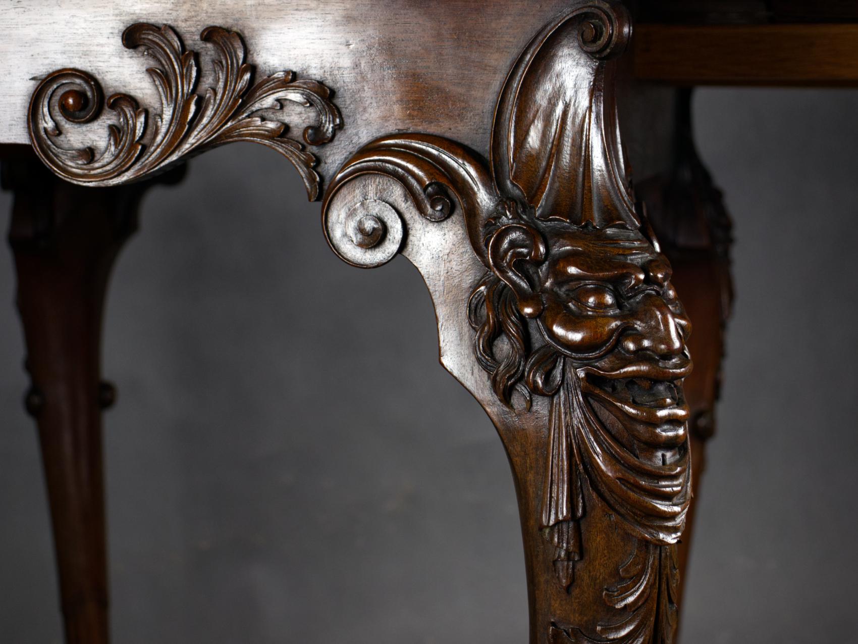 Irish George II Carved Walnut Drop-Leaf Table, 19th century For Sale 8