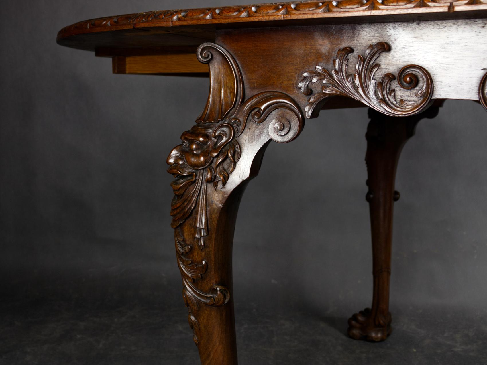 Irish George II Carved Walnut Drop-Leaf Table, 19th century For Sale 9