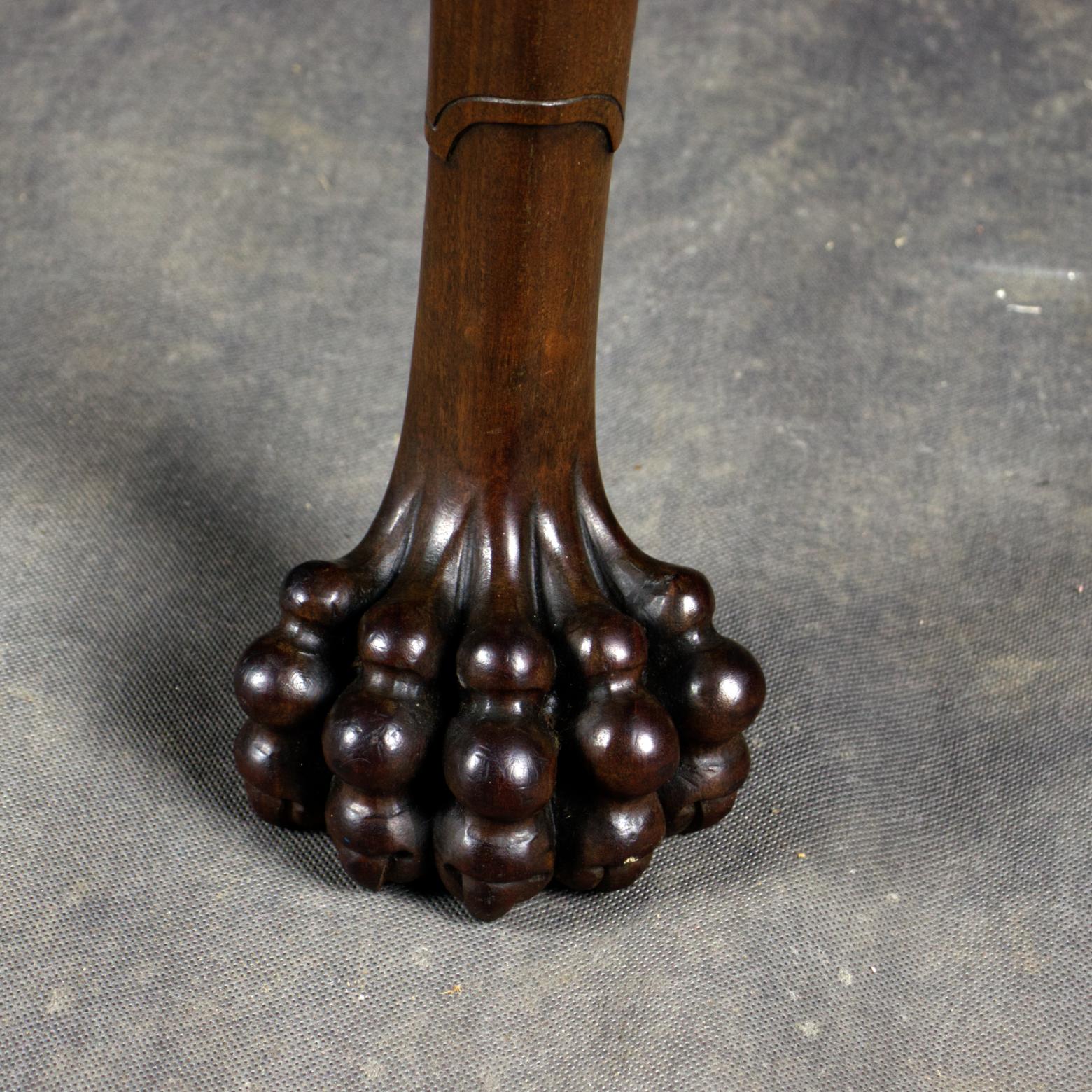 Irish George II Carved Walnut Drop-Leaf Table, 19th century For Sale 10
