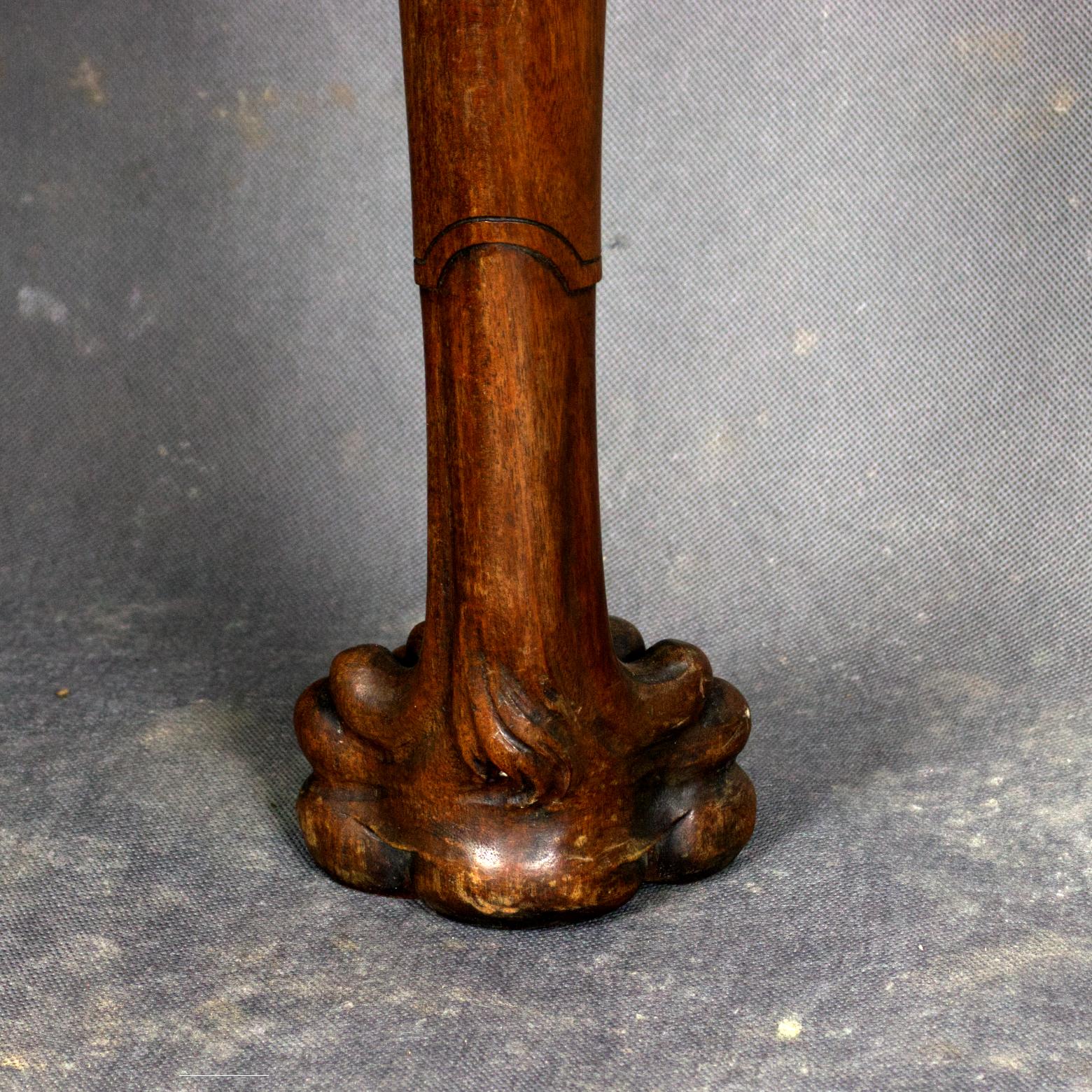 Irish George II Carved Walnut Drop-Leaf Table, 19th century For Sale 11