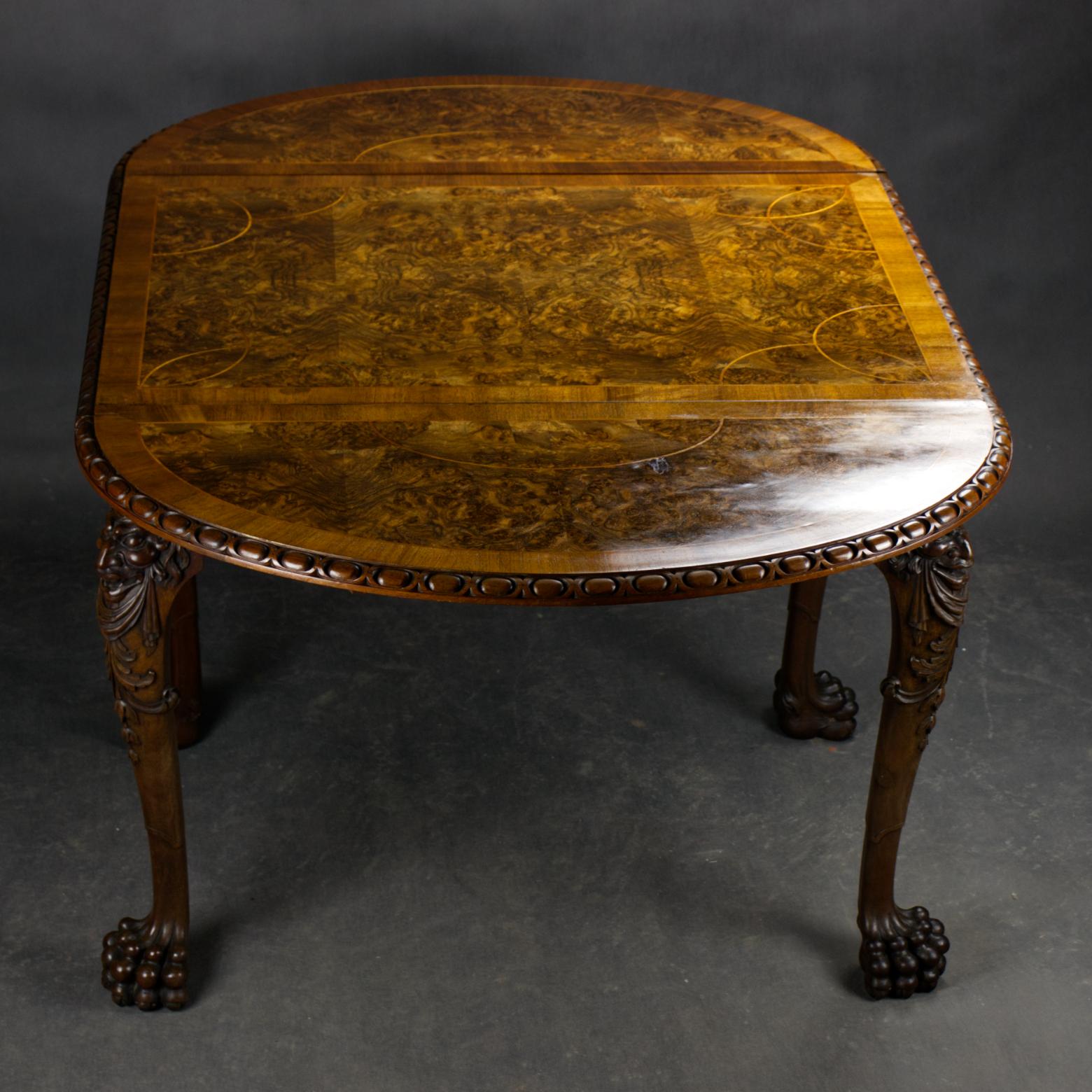European Irish George II Carved Walnut Drop-Leaf Table, 19th century For Sale