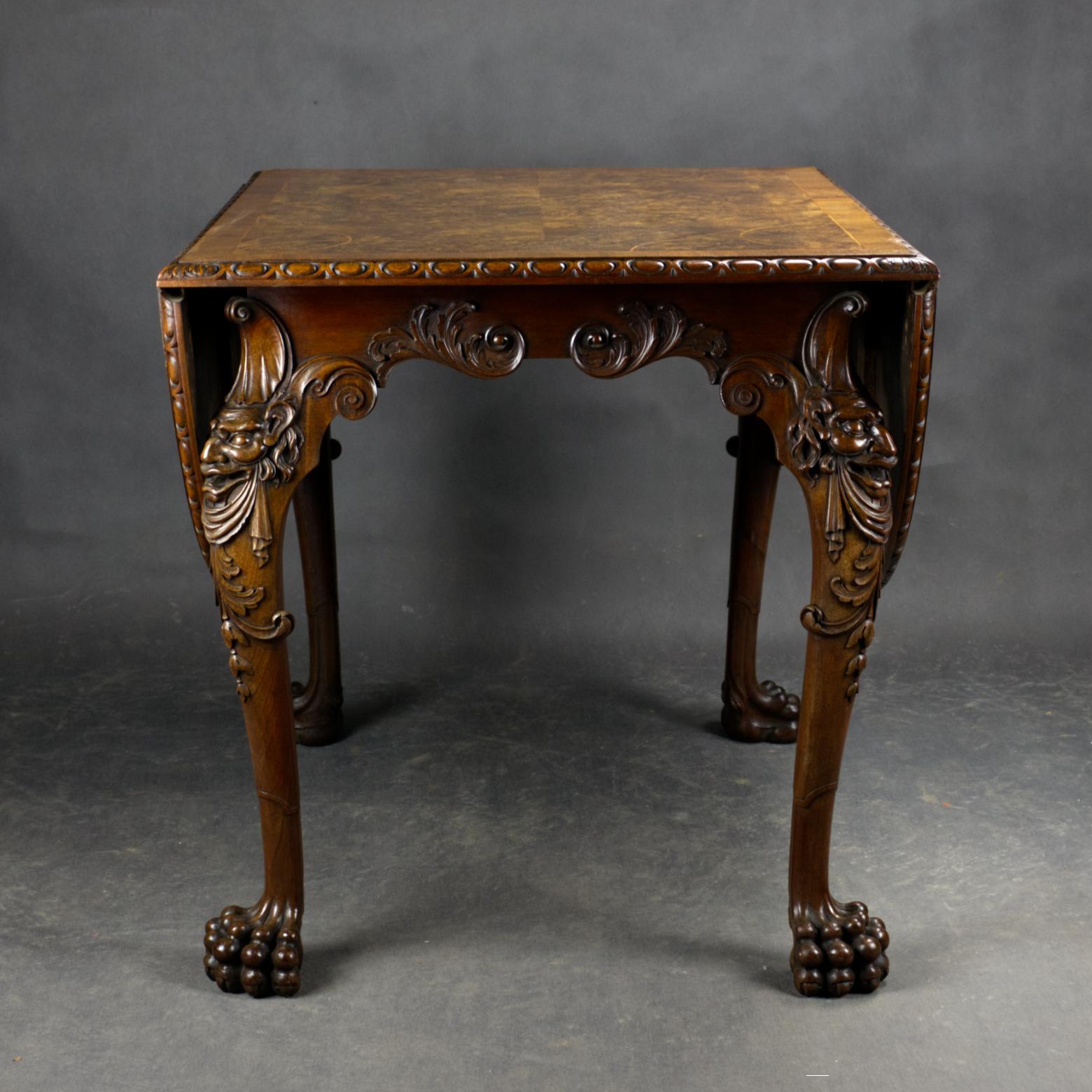 Irish George II Carved Walnut Drop-Leaf Table, 19th century For Sale 4