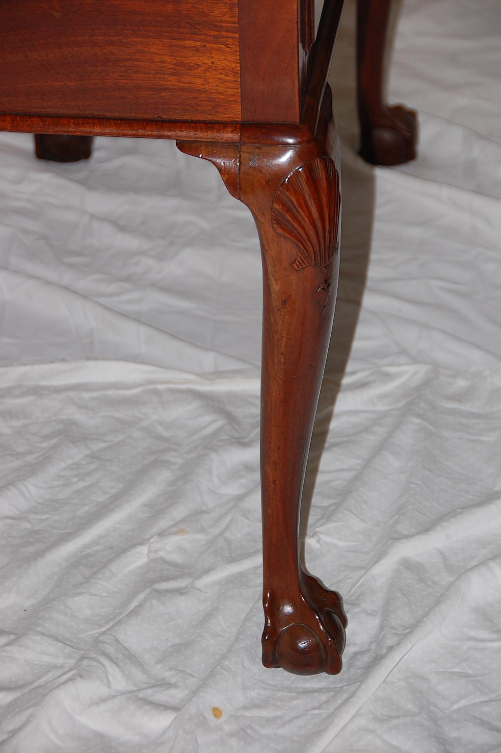 Irish George II Period Chippendale Mahogany Teatable Carved Cabriole Legs For Sale 2