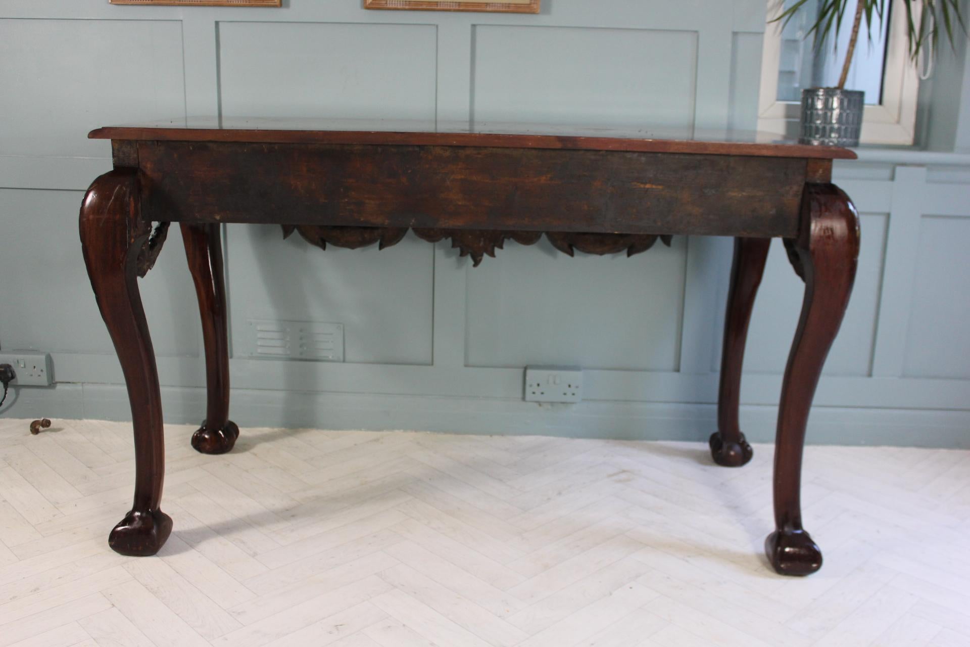 Irish George II style mahogany Serving table For Sale 4