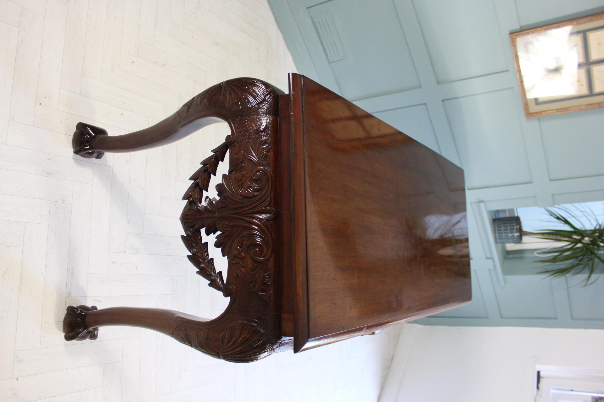 Irish George II style mahogany Serving table For Sale 5