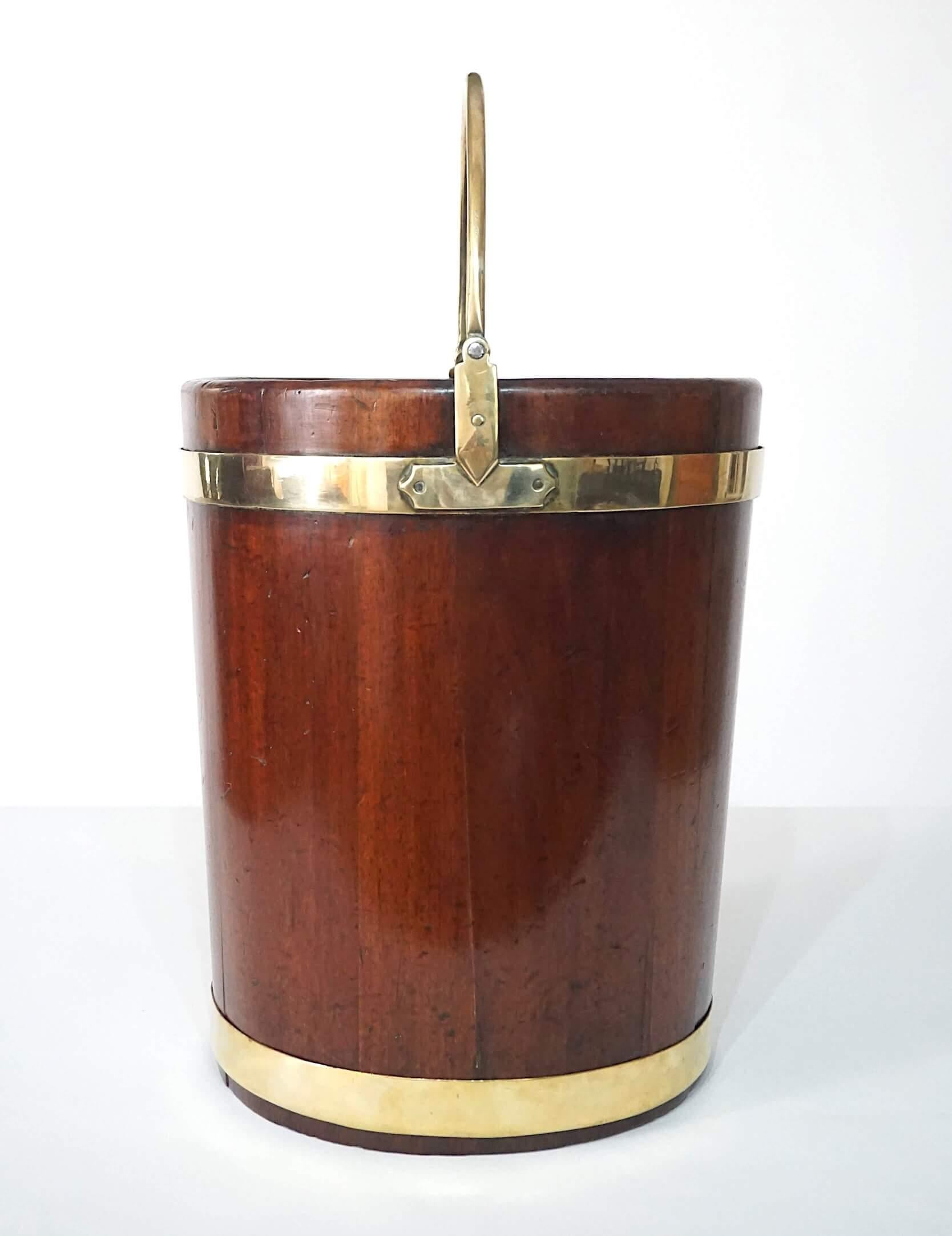 Irish George III Brass Bound Mahogany Peat or Turf Bucket, c. 1780 In Good Condition For Sale In Kinderhook, NY