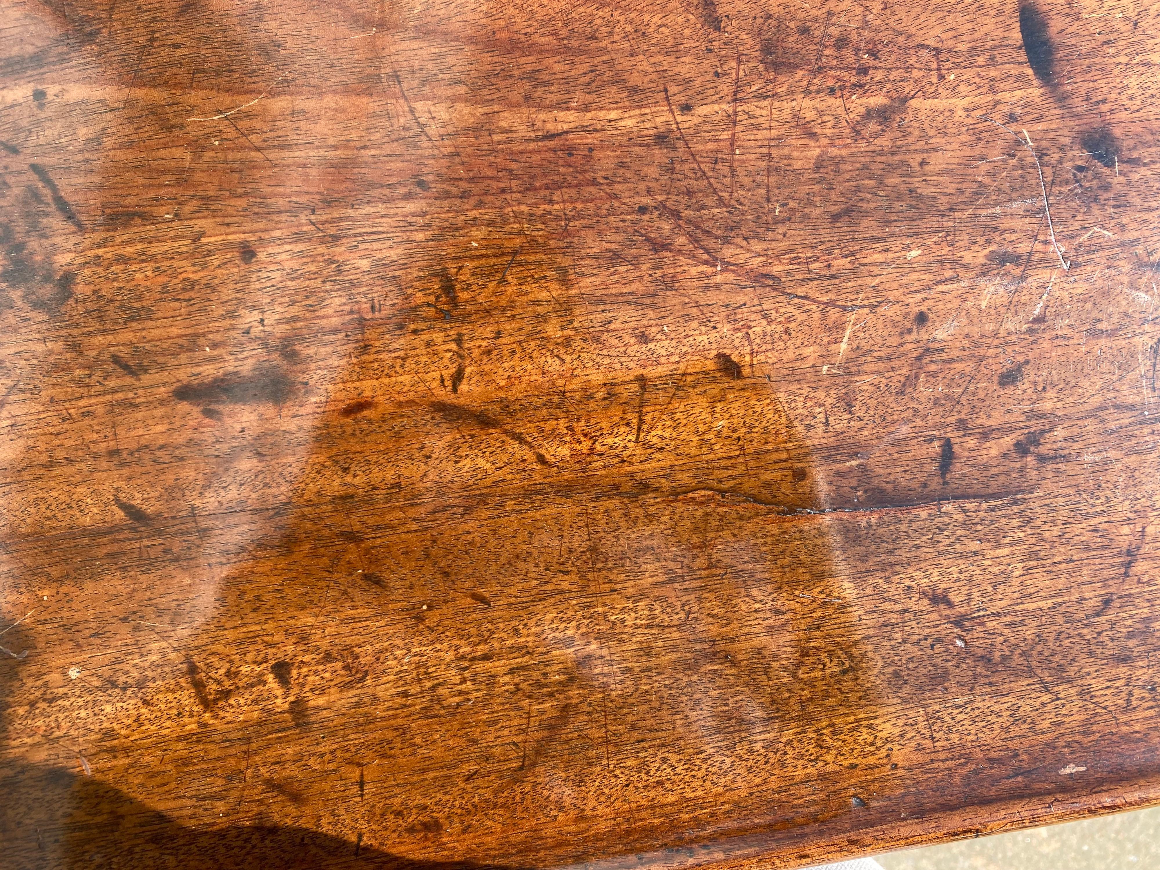 Irish George III Carved Mahogany Dished Top Tea Table, 18th Century For Sale 8