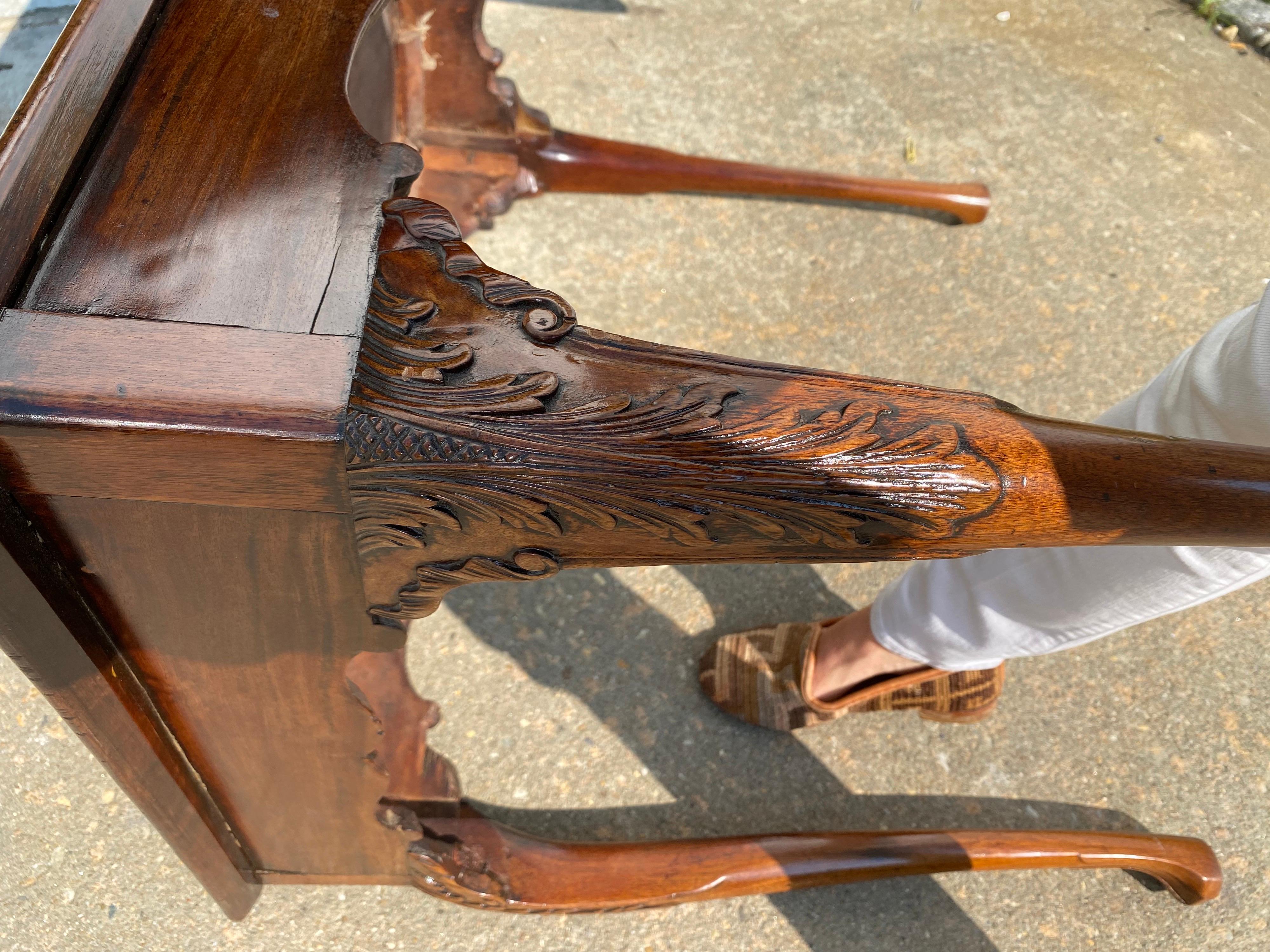 Irish George III Carved Mahogany Dished Top Tea Table, 18th Century For Sale 12