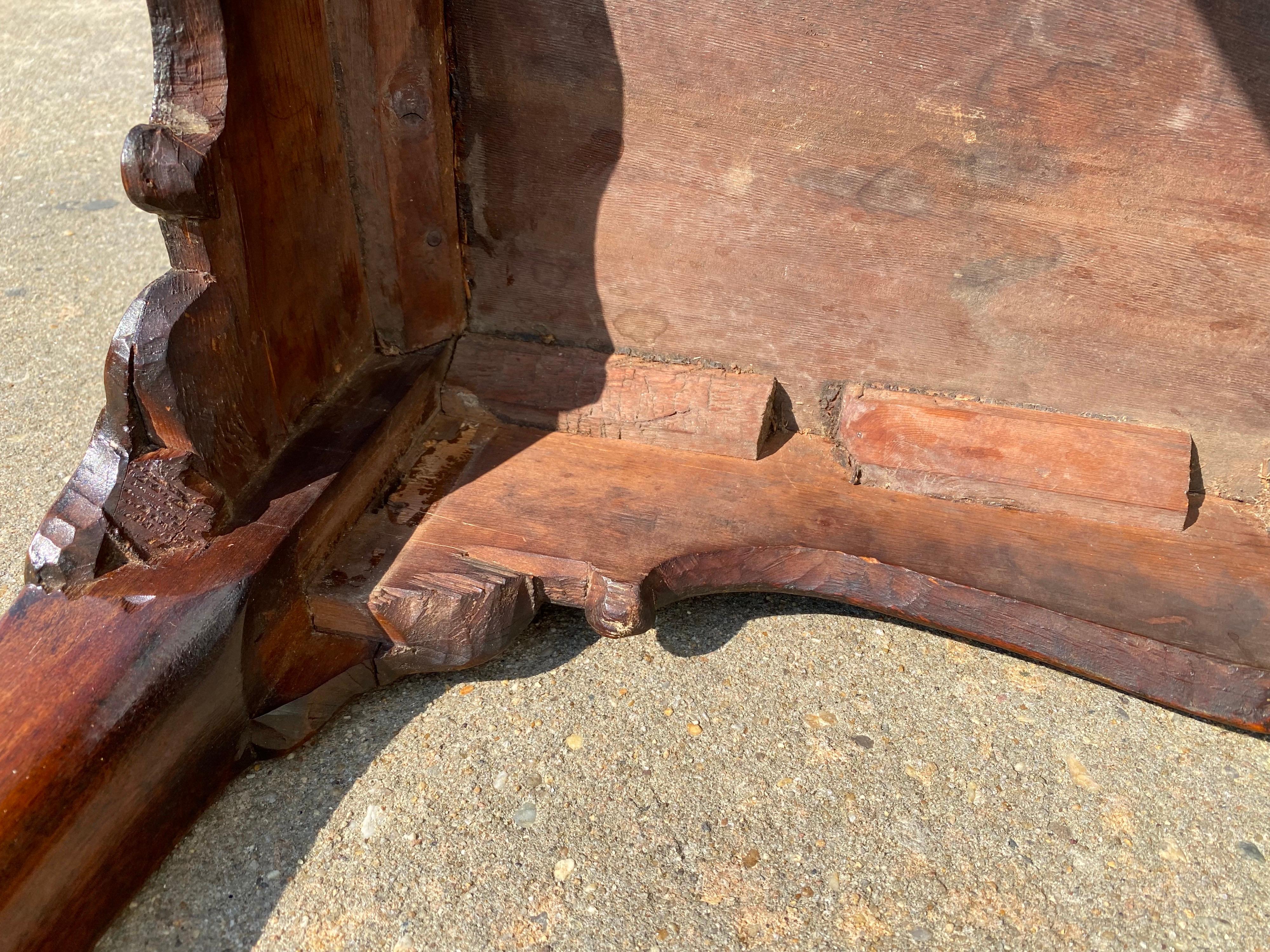 Irish George III Carved Mahogany Dished Top Tea Table, 18th Century For Sale 13