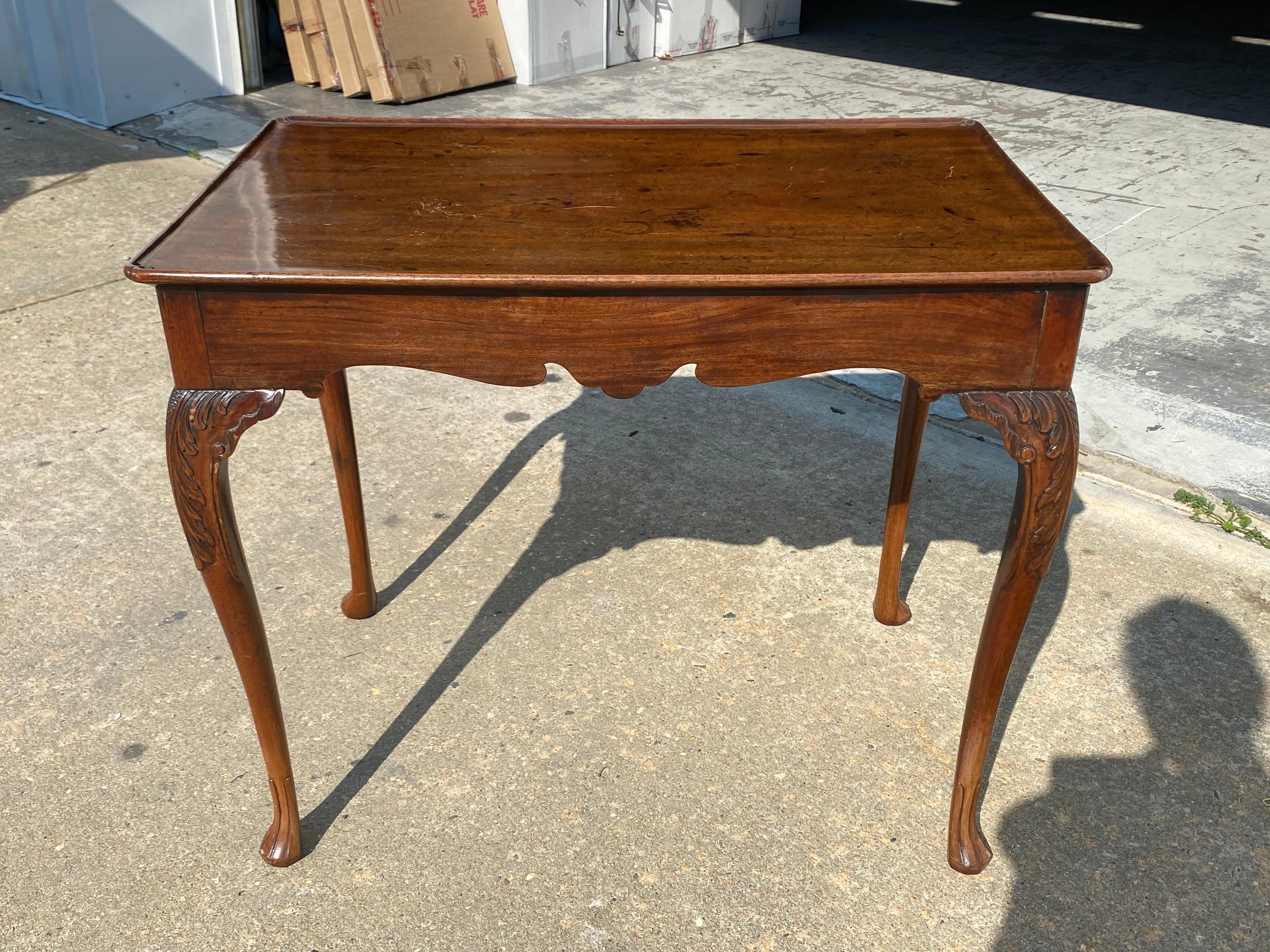 Hand-Carved Irish George III Carved Mahogany Dished Top Tea Table, 18th Century For Sale
