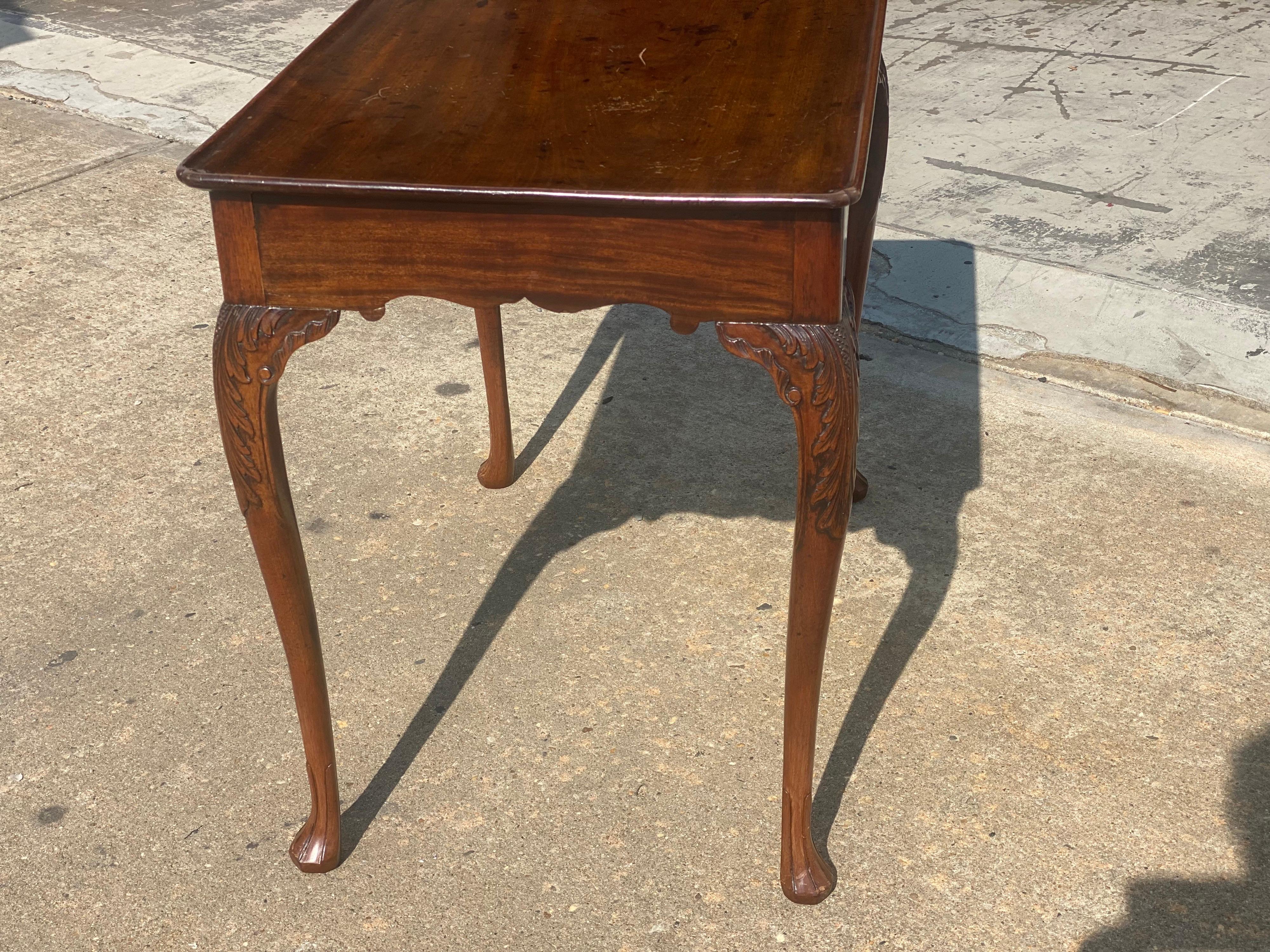 18th Century and Earlier Irish George III Carved Mahogany Dished Top Tea Table, 18th Century For Sale