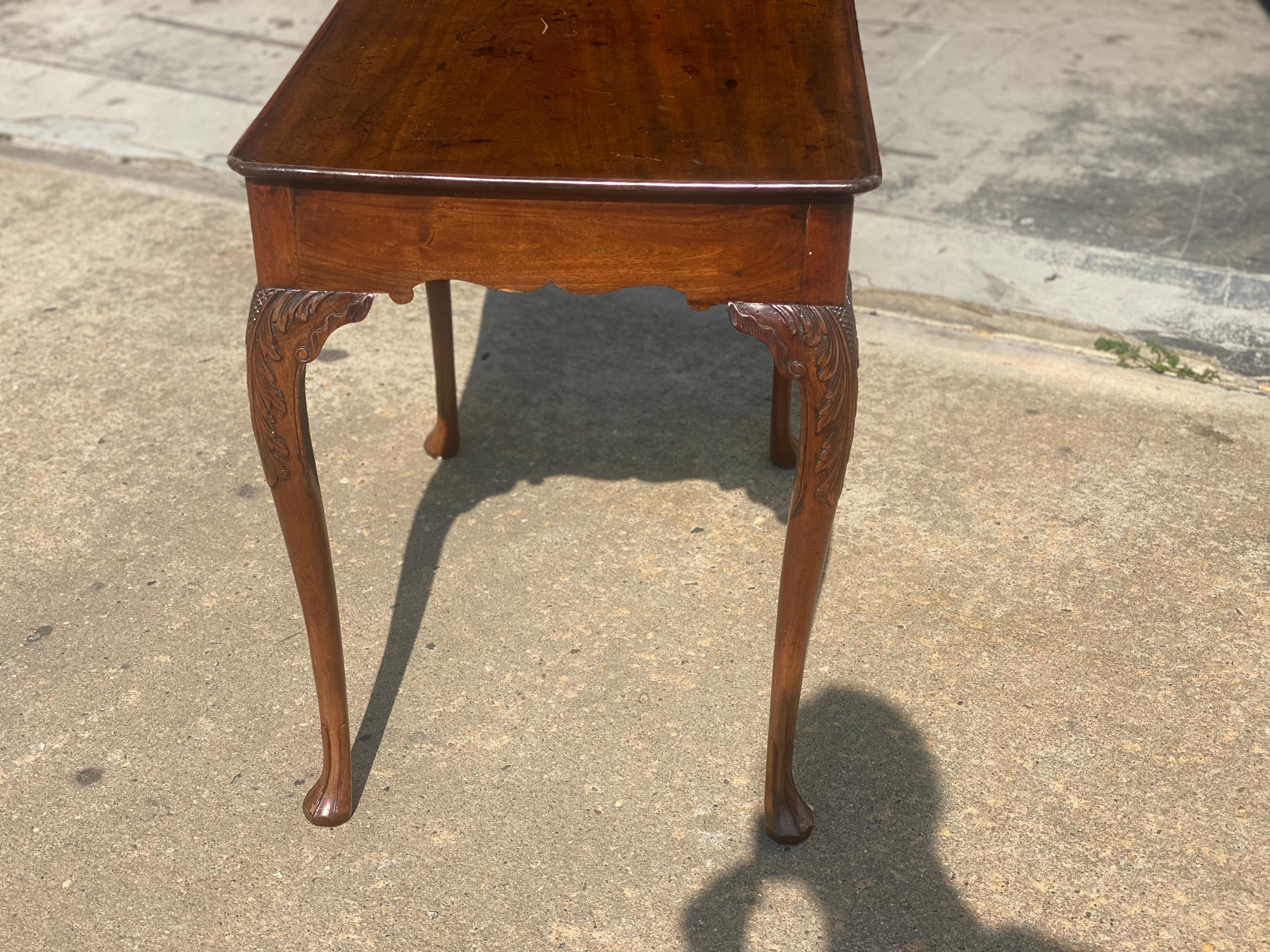Irish George III Carved Mahogany Dished Top Tea Table, 18th Century For Sale 1