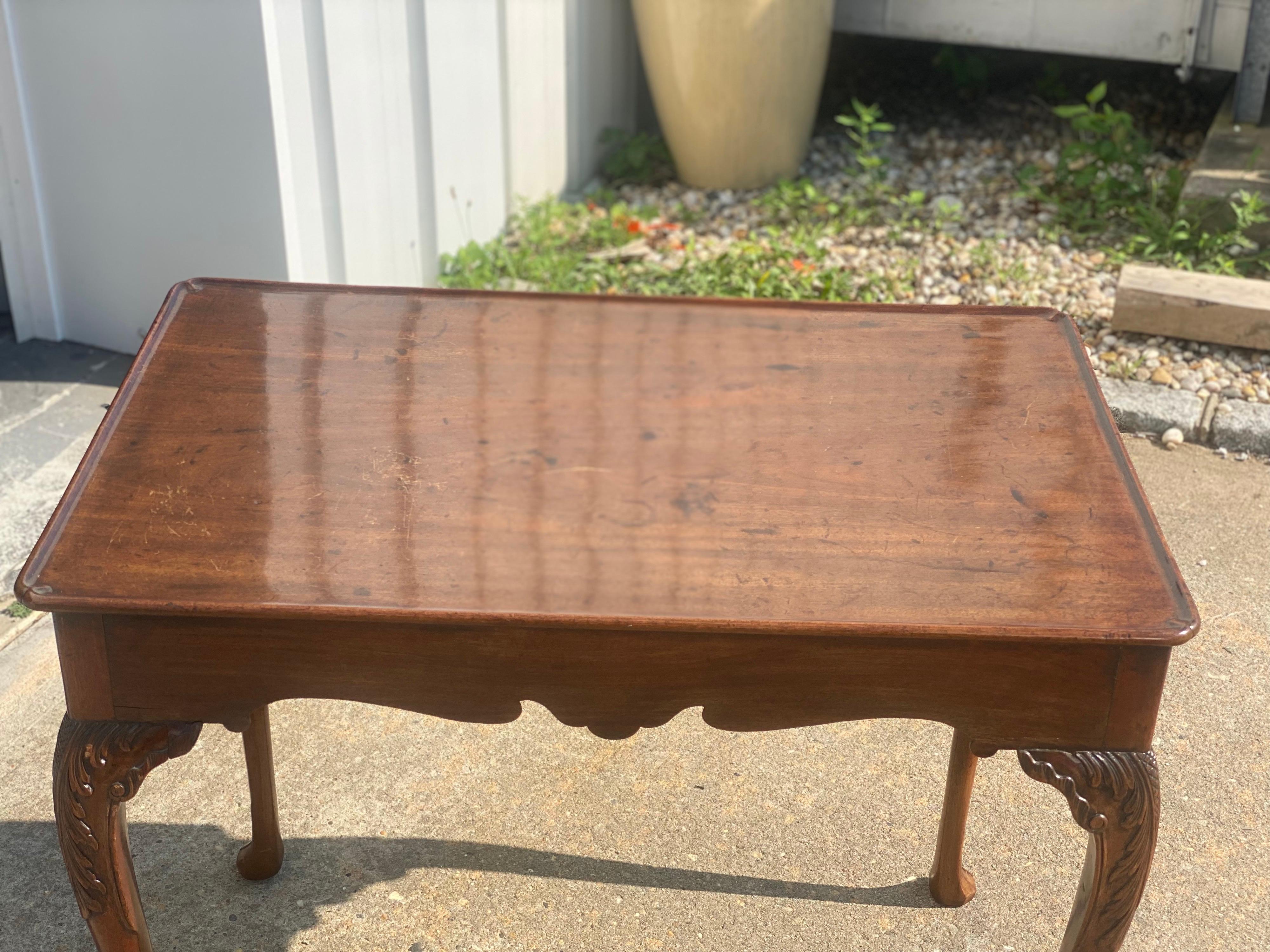 Irish George III Carved Mahogany Dished Top Tea Table, 18th Century For Sale 2