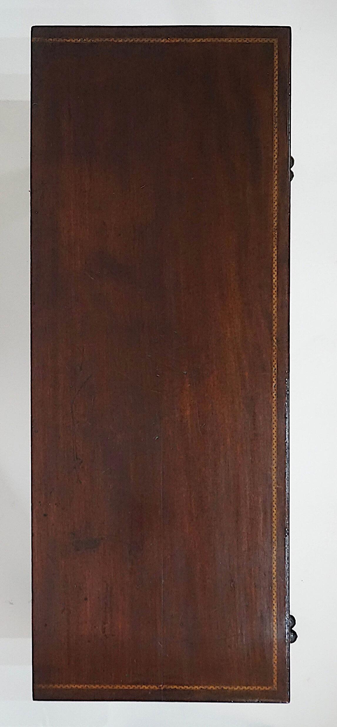 Irish George III Neoclassical Inlaid Mahogany Hall Bench, circa 1805 In Good Condition For Sale In Kinderhook, NY