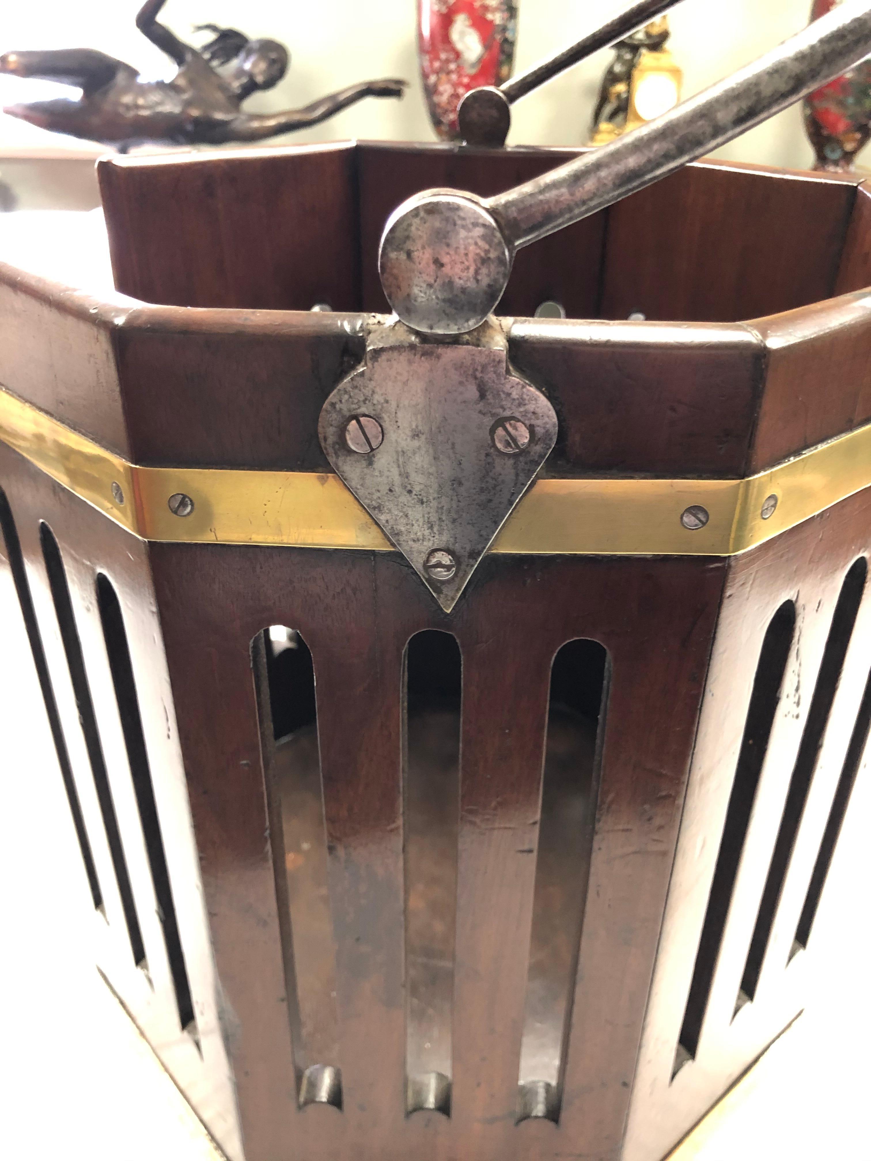 Irish George IV Mahogany and Brass Bound Plate Bucket In Good Condition For Sale In Lincoln, GB
