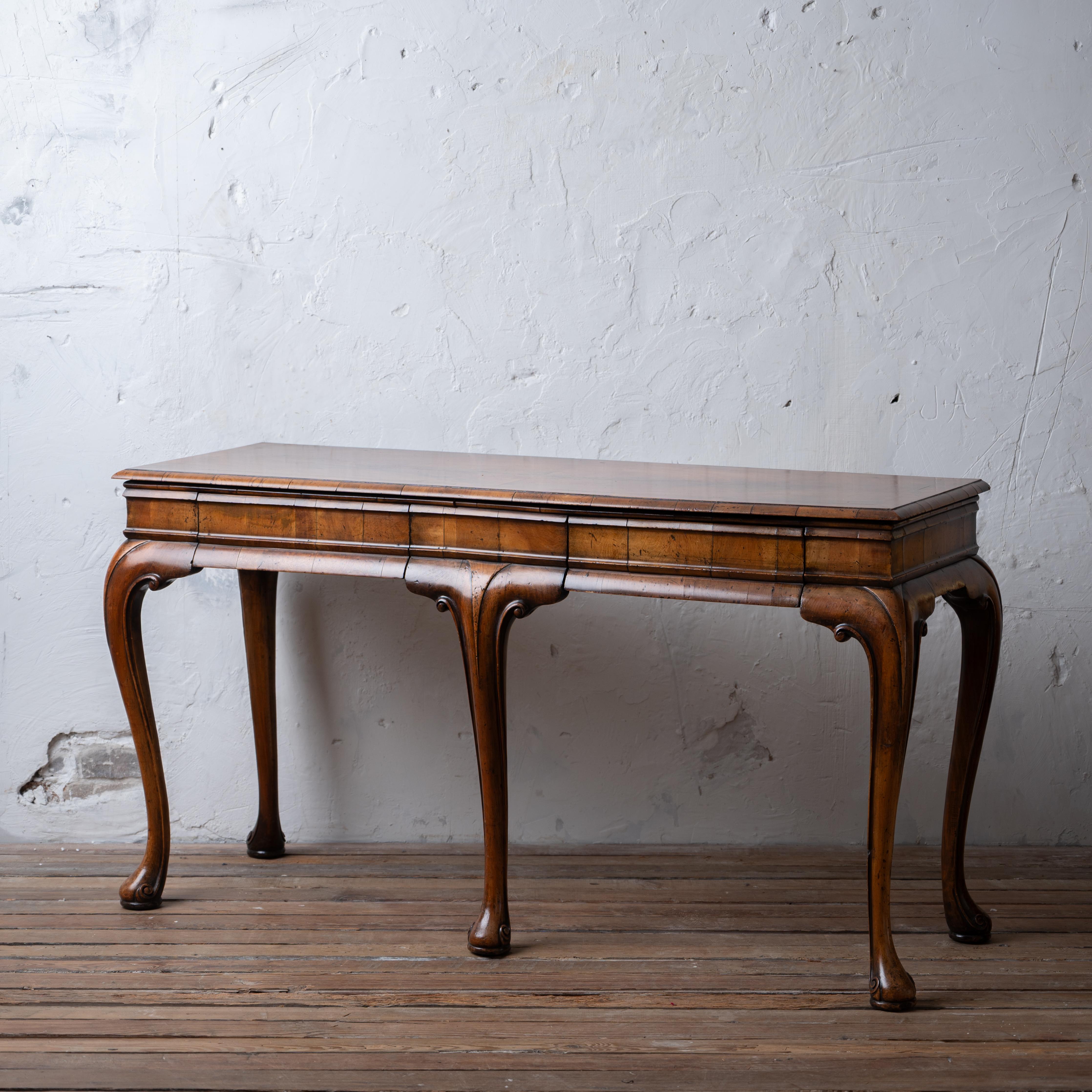 An Irish Georgian walnut console table with two drawers, 1820s.



56 inches wide by 20 inches deep by 30 ¼ inches tall

 



