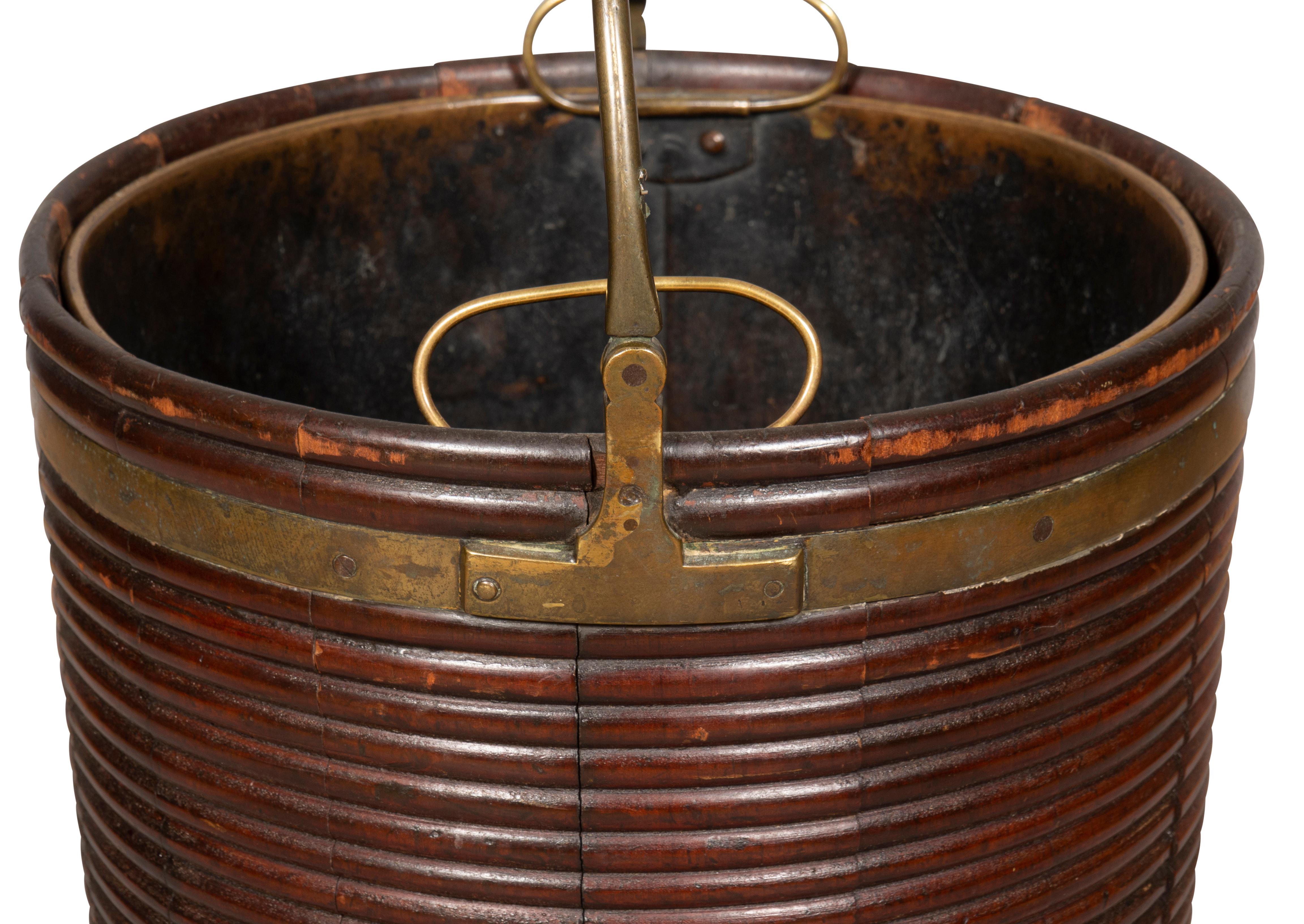 Irish Georgian Mahogany Peat Bucket In Good Condition For Sale In Essex, MA
