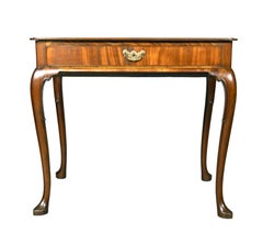 Kleiner Schreibtisch aus irischem Mahagoni im georgianischen Stil