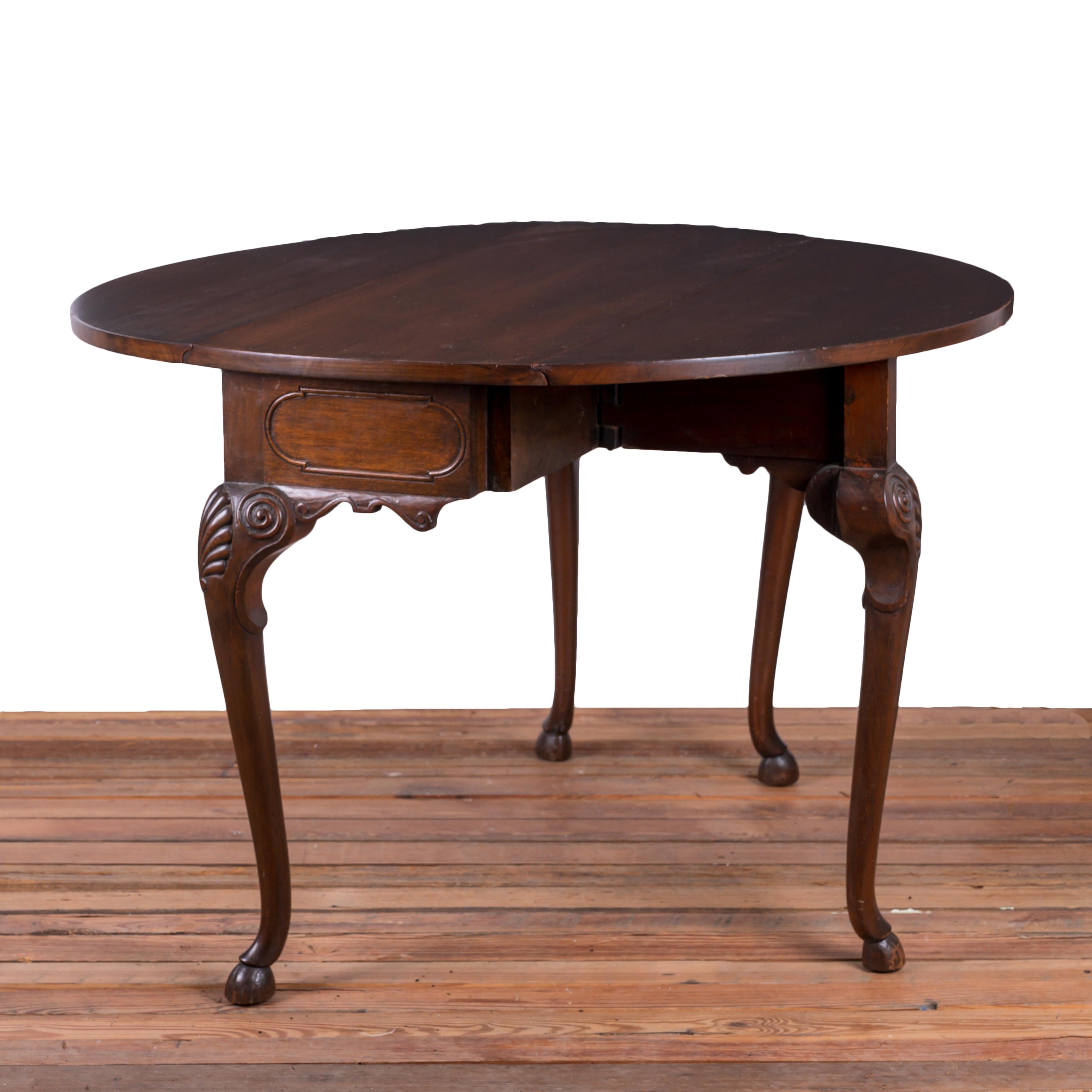 Hand-Carved Irish Georgian Style Drop Leaf Table For Sale