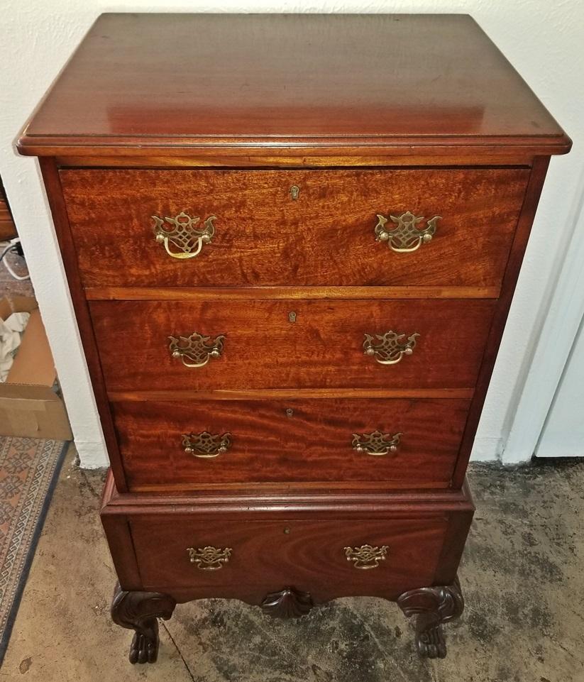 Early 20C Irish Georgian Style Mahogany Low Boy. In Good Condition For Sale In Dallas, TX