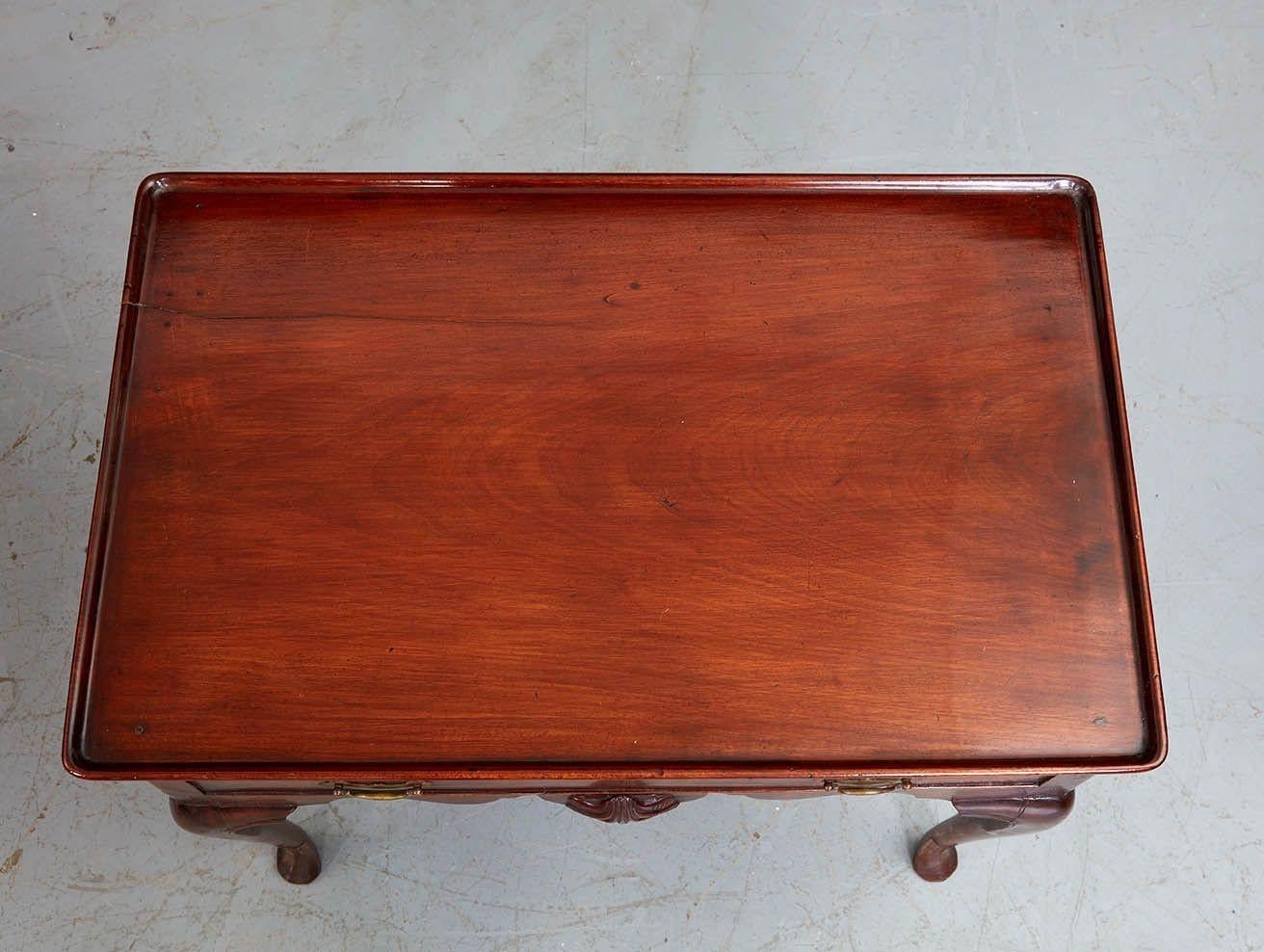 Georgien Table à thé irlandaise géorgienne avec plateau à plateau plat en vente