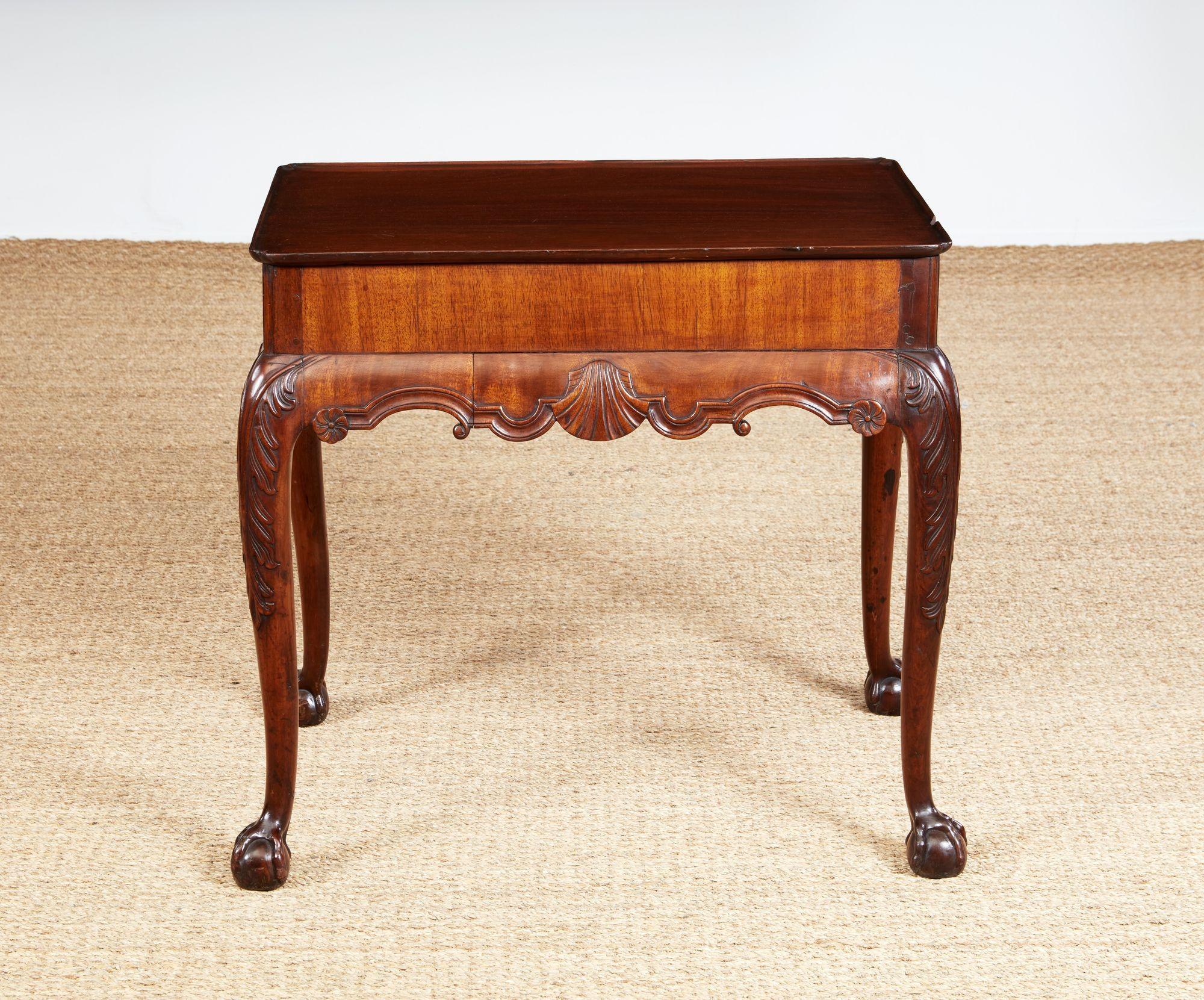 XVIIIe siècle Table à plateau géorgienne irlandaise en vente