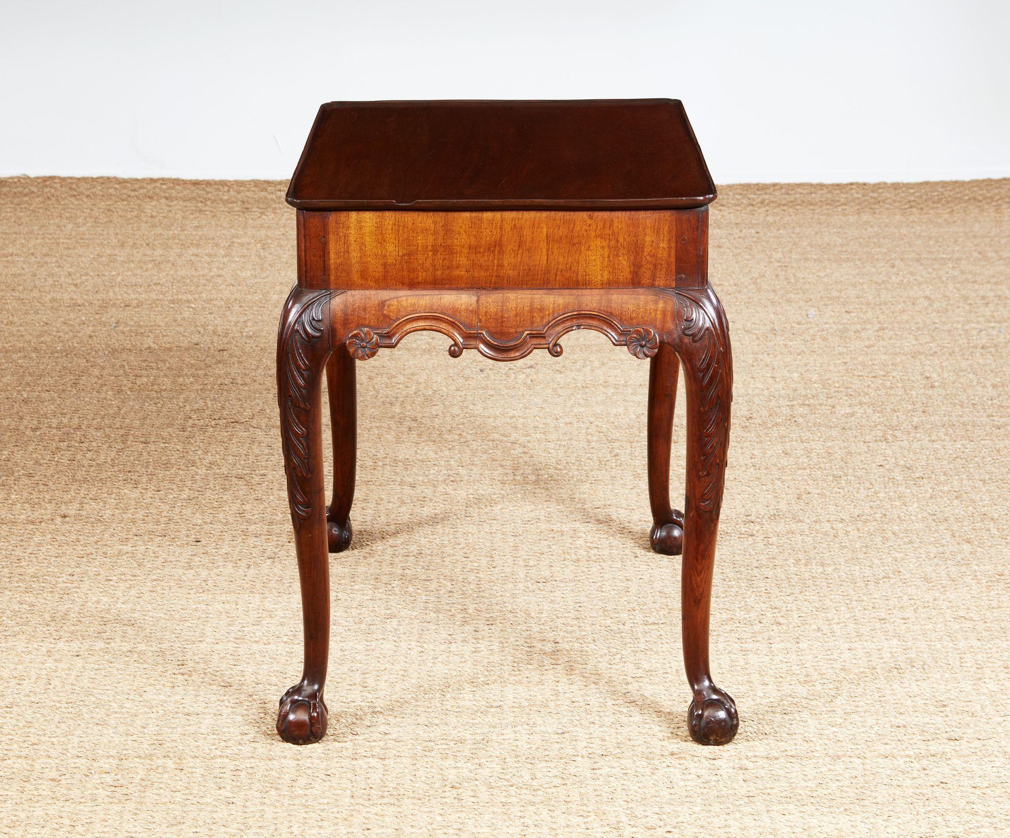 Acajou Table à plateau géorgienne irlandaise en vente