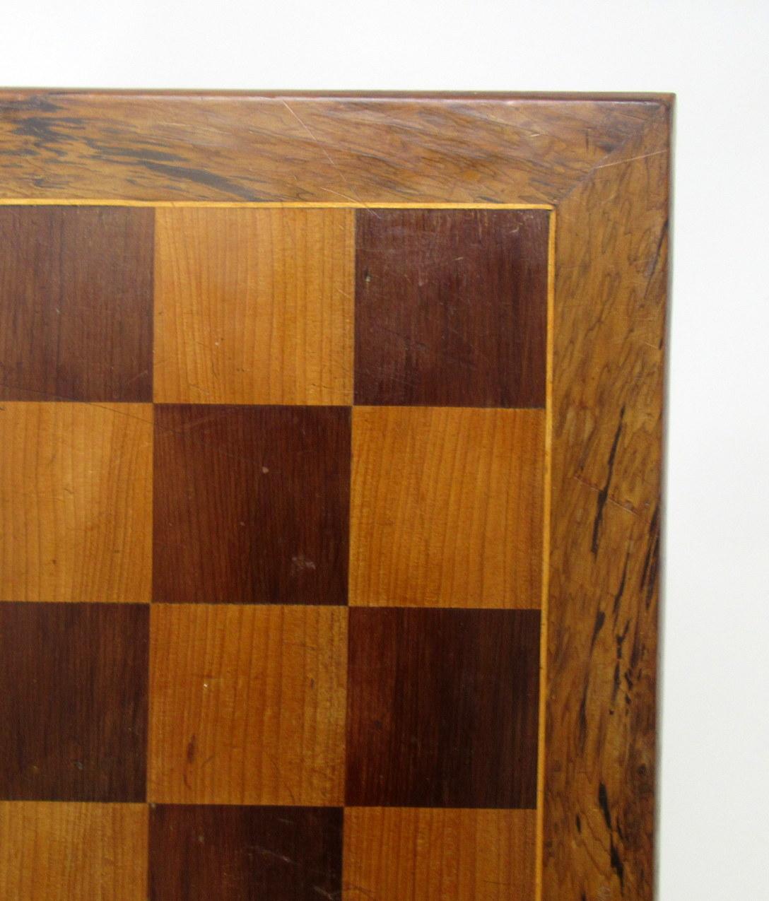 Irish Killarney Kerry Arbutus Wood Antique Chess Backgammon Games Board 19thCent In Good Condition In Dublin, Ireland