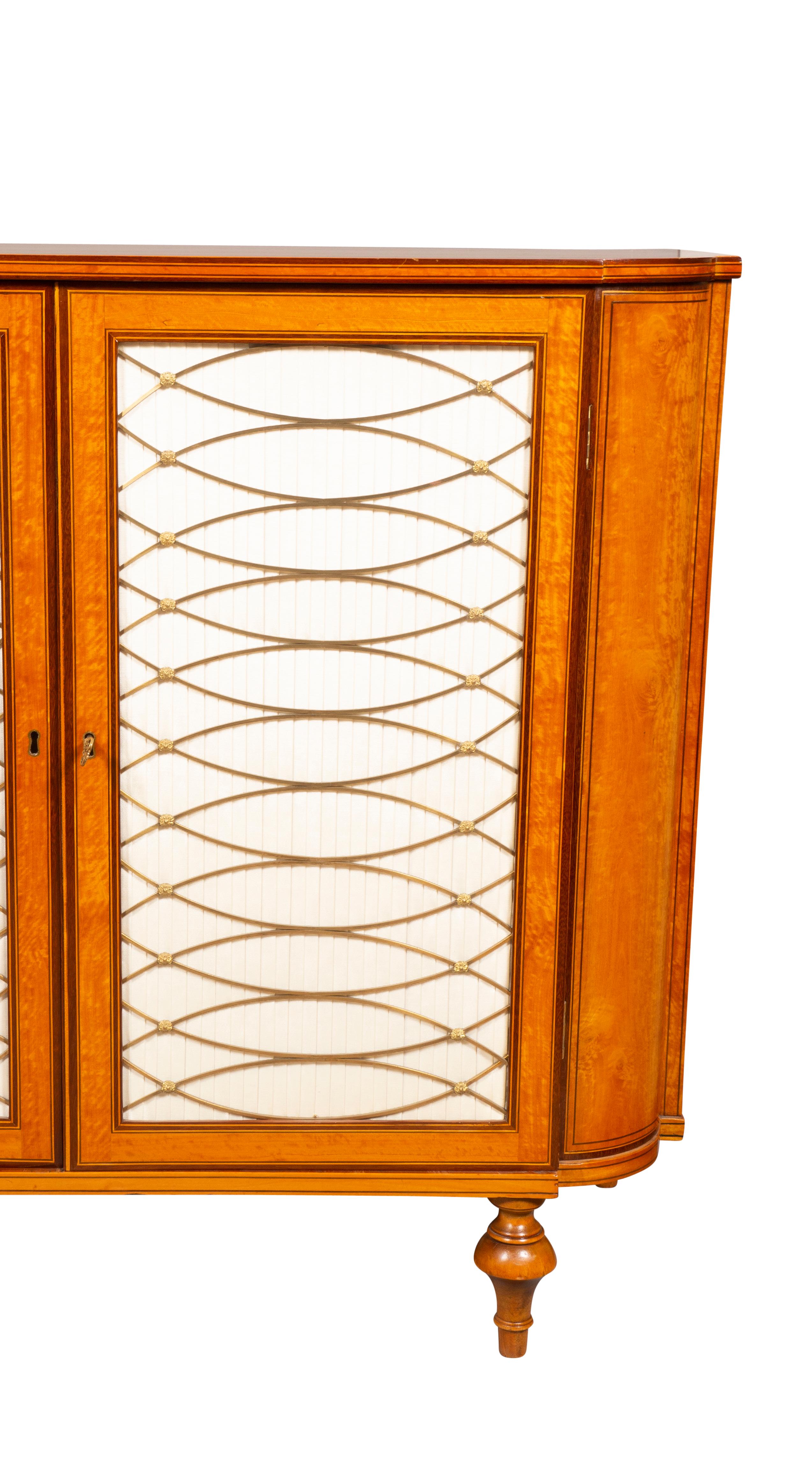 Irischer Beistellschrank aus Seidenholz und Amaranth aus dem späten George III.-Stil im Angebot 7