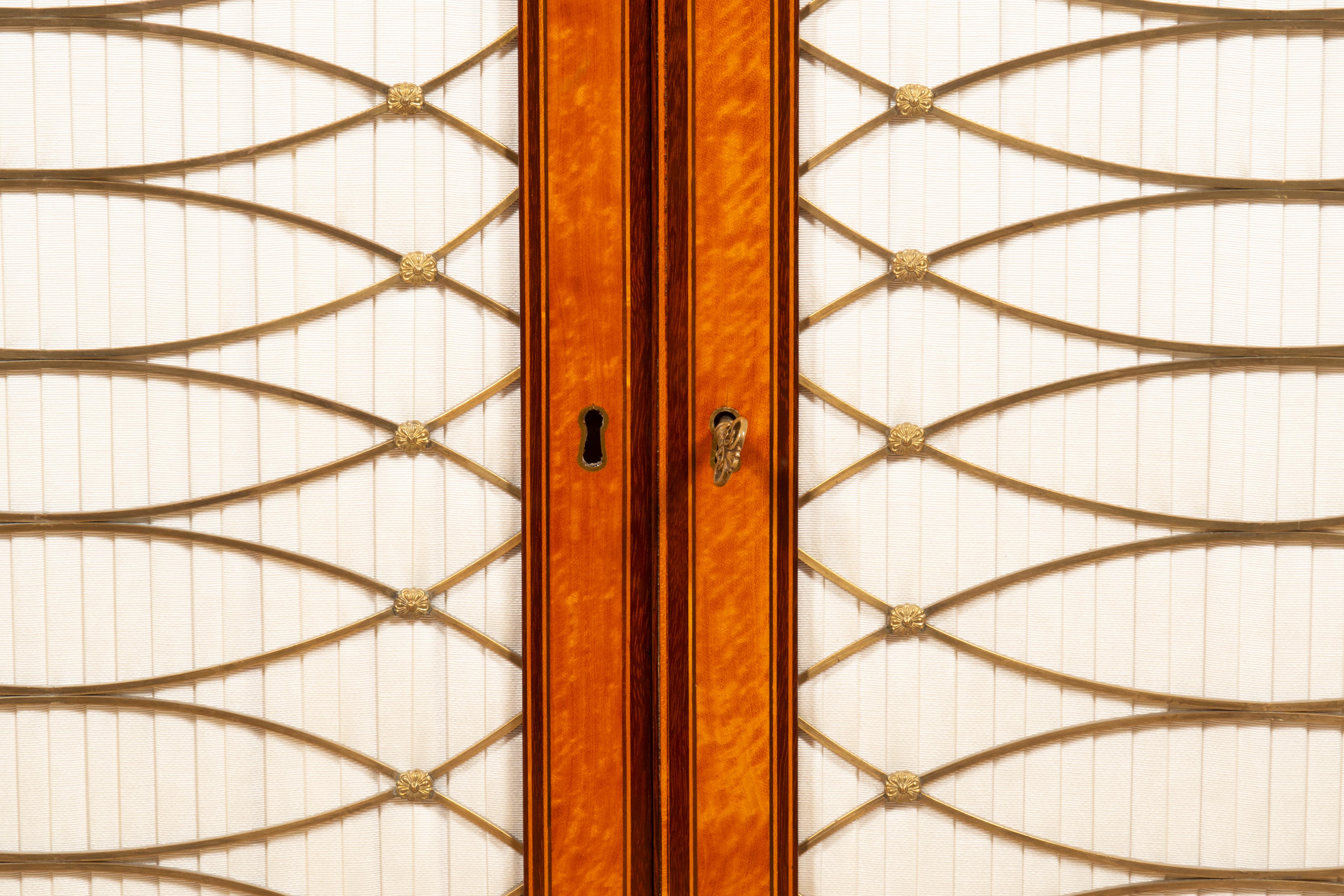 Irischer Beistellschrank aus Seidenholz und Amaranth aus dem späten George III.-Stil im Angebot 8