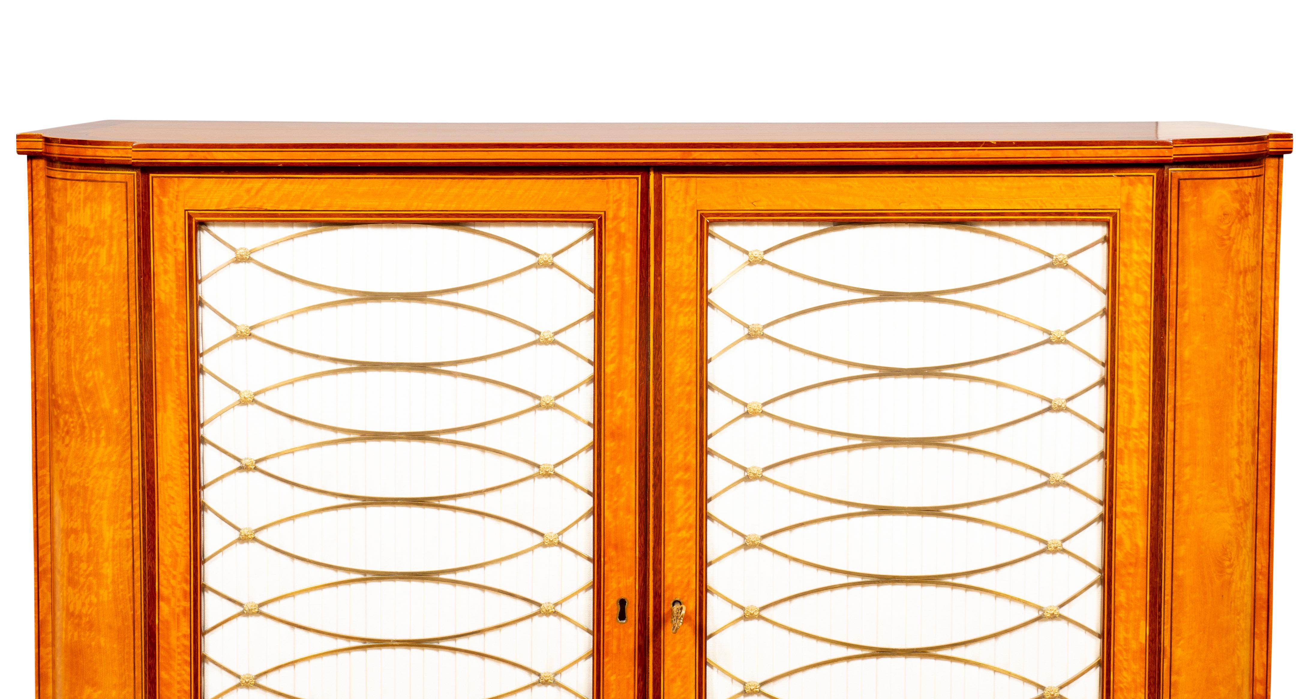 Irischer Beistellschrank aus Seidenholz und Amaranth aus dem späten George III.-Stil im Angebot 9