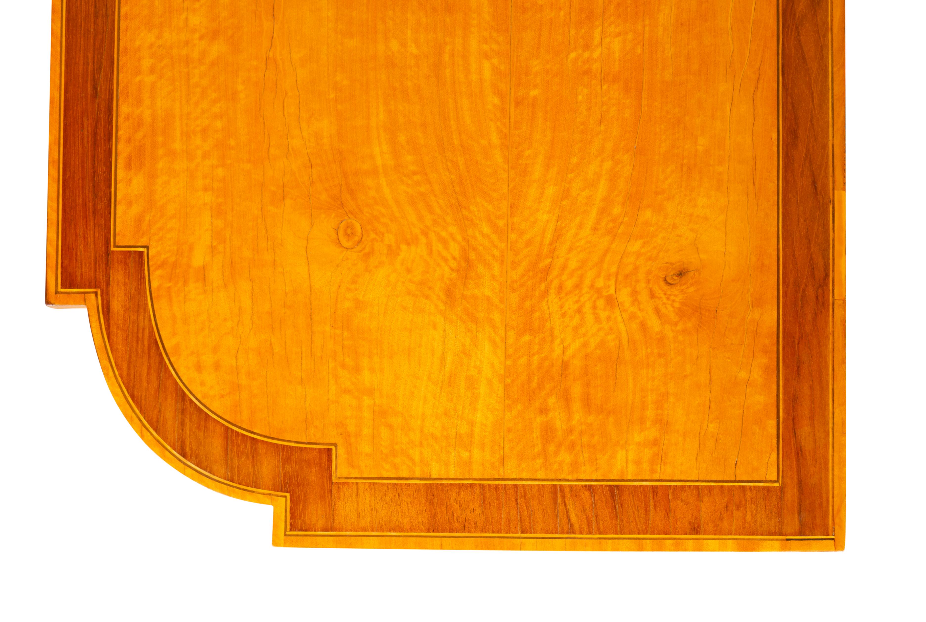 Irischer Beistellschrank aus Seidenholz und Amaranth aus dem späten George III.-Stil im Angebot 10