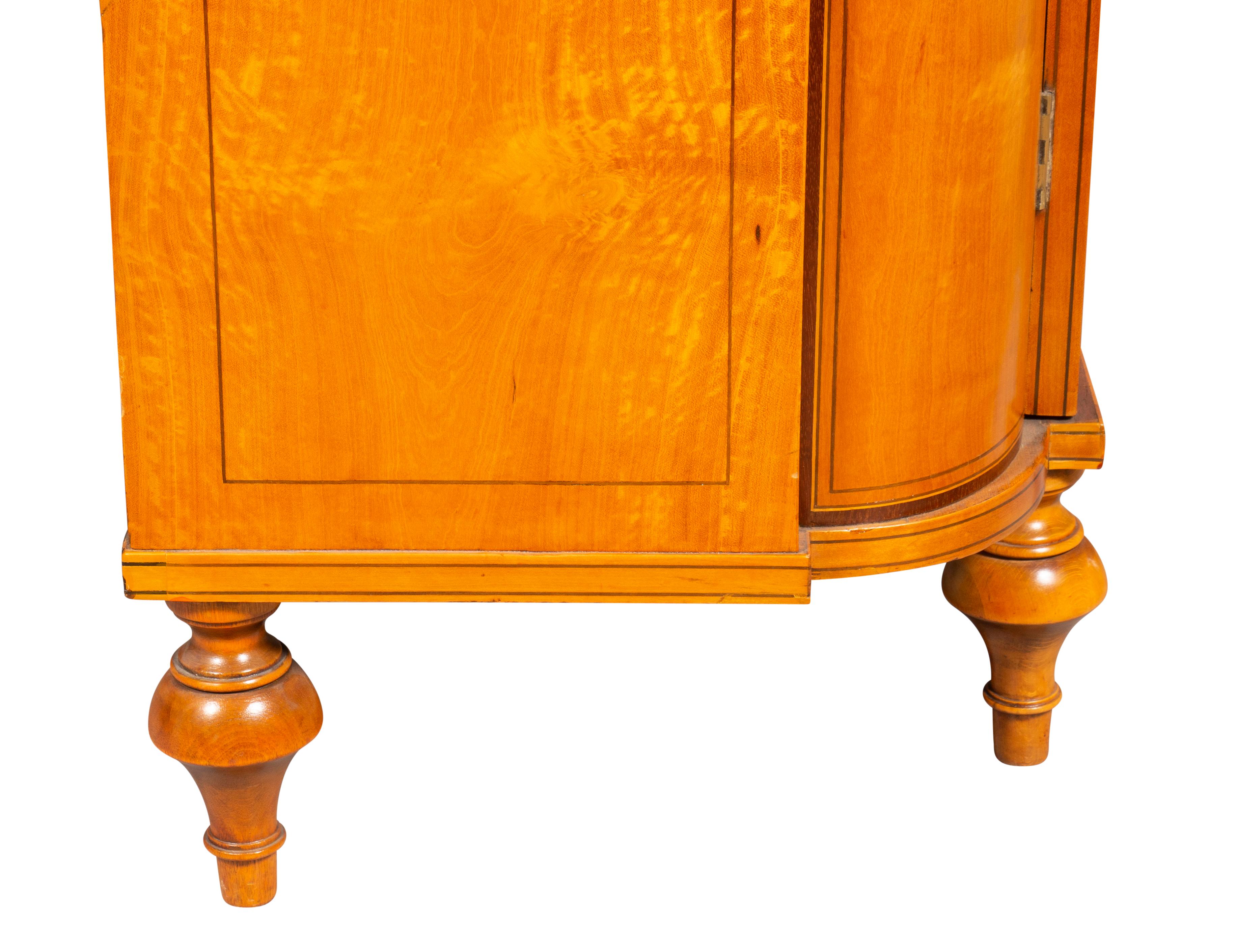 Irish Late George III Satinwood and Amaranth Side Cabinet en venta 7