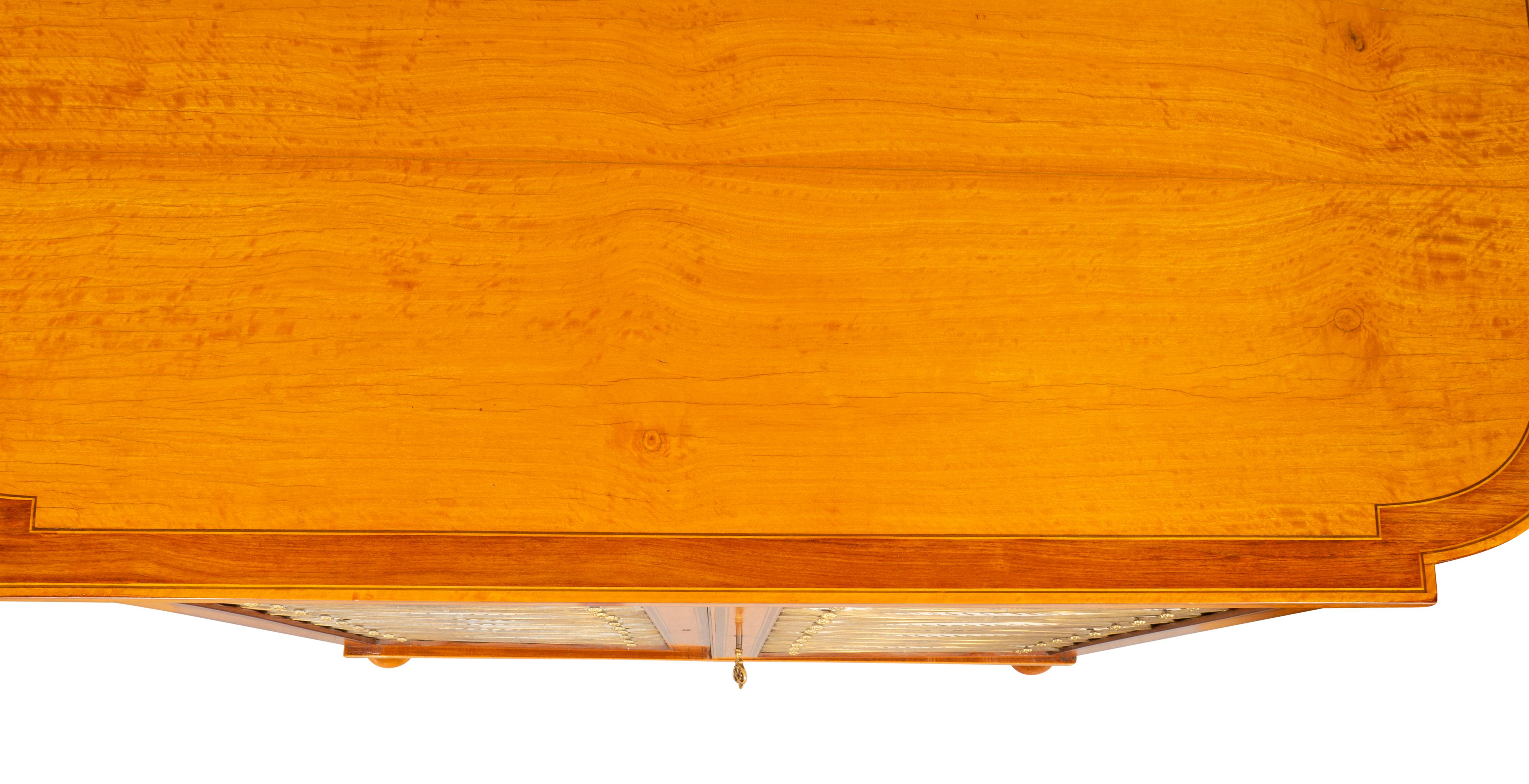 Irischer Beistellschrank aus Seidenholz und Amaranth aus dem späten George III.-Stil im Angebot 12