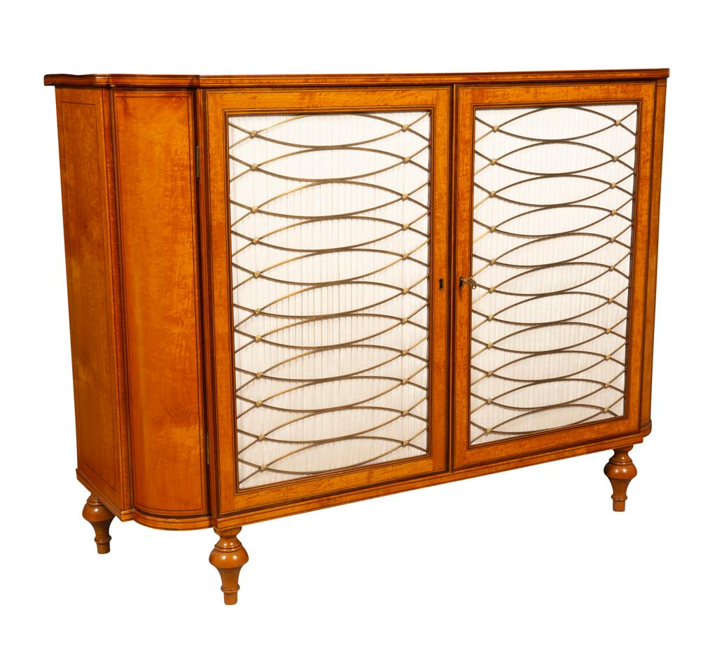Irish Late George III Satinwood and Amaranth Side Cabinet In Good Condition For Sale In Essex, MA