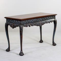 Console irlandaise sculptée et peinte avec pieds griffes et boules