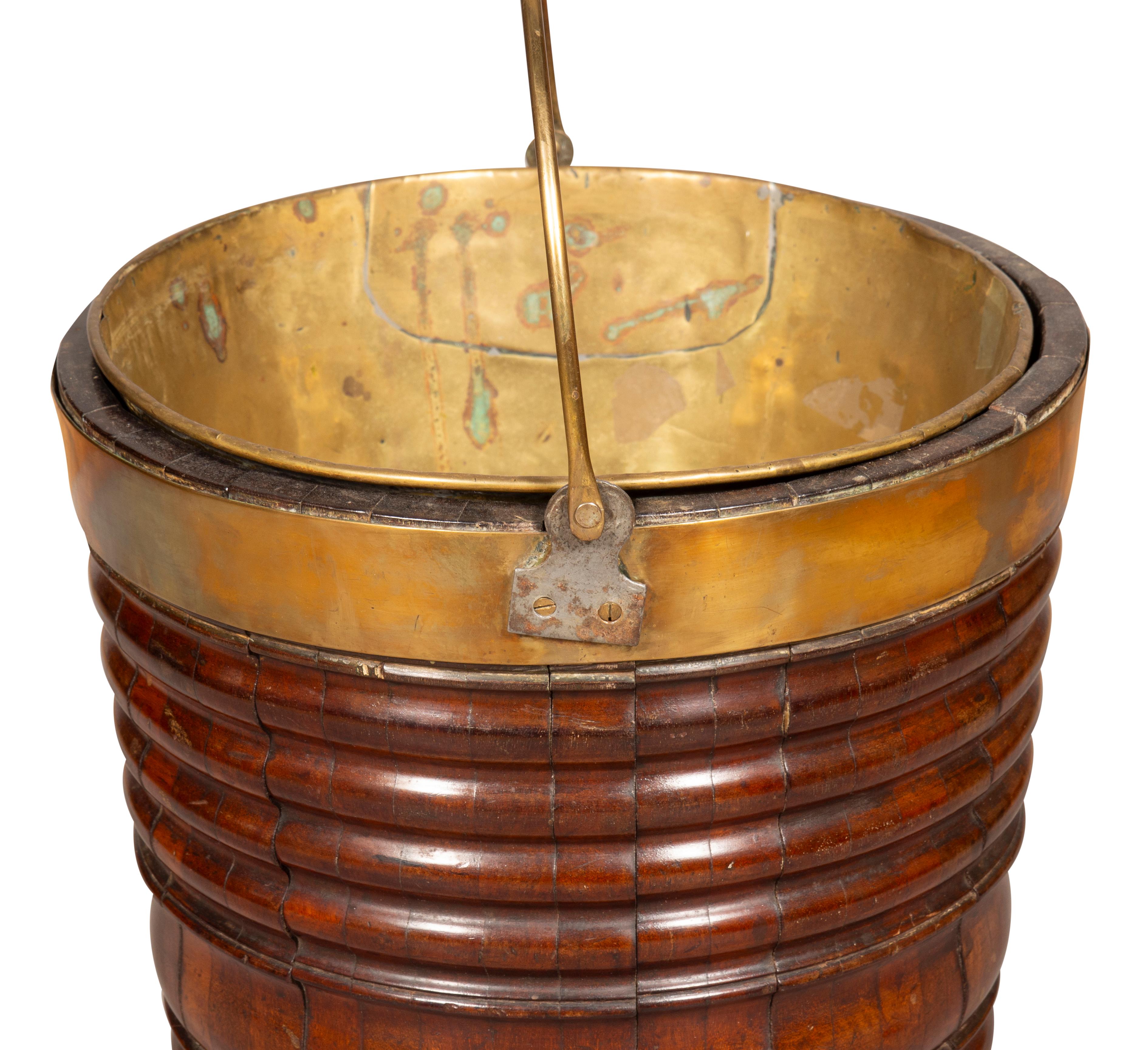 Irish Mahogany Peat Bucket In Good Condition For Sale In Essex, MA