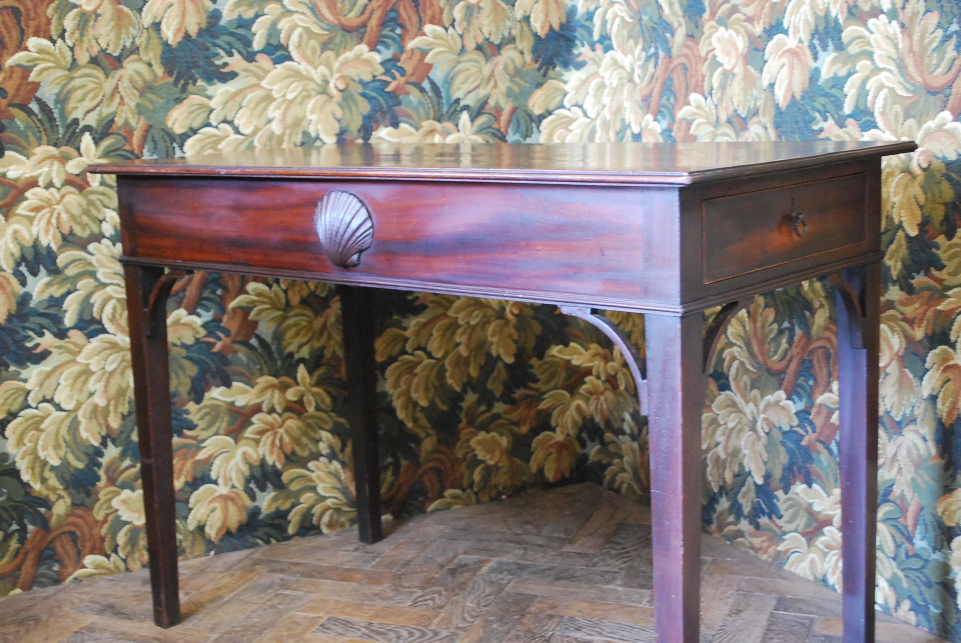 Irish mahogany side table For Sale 3